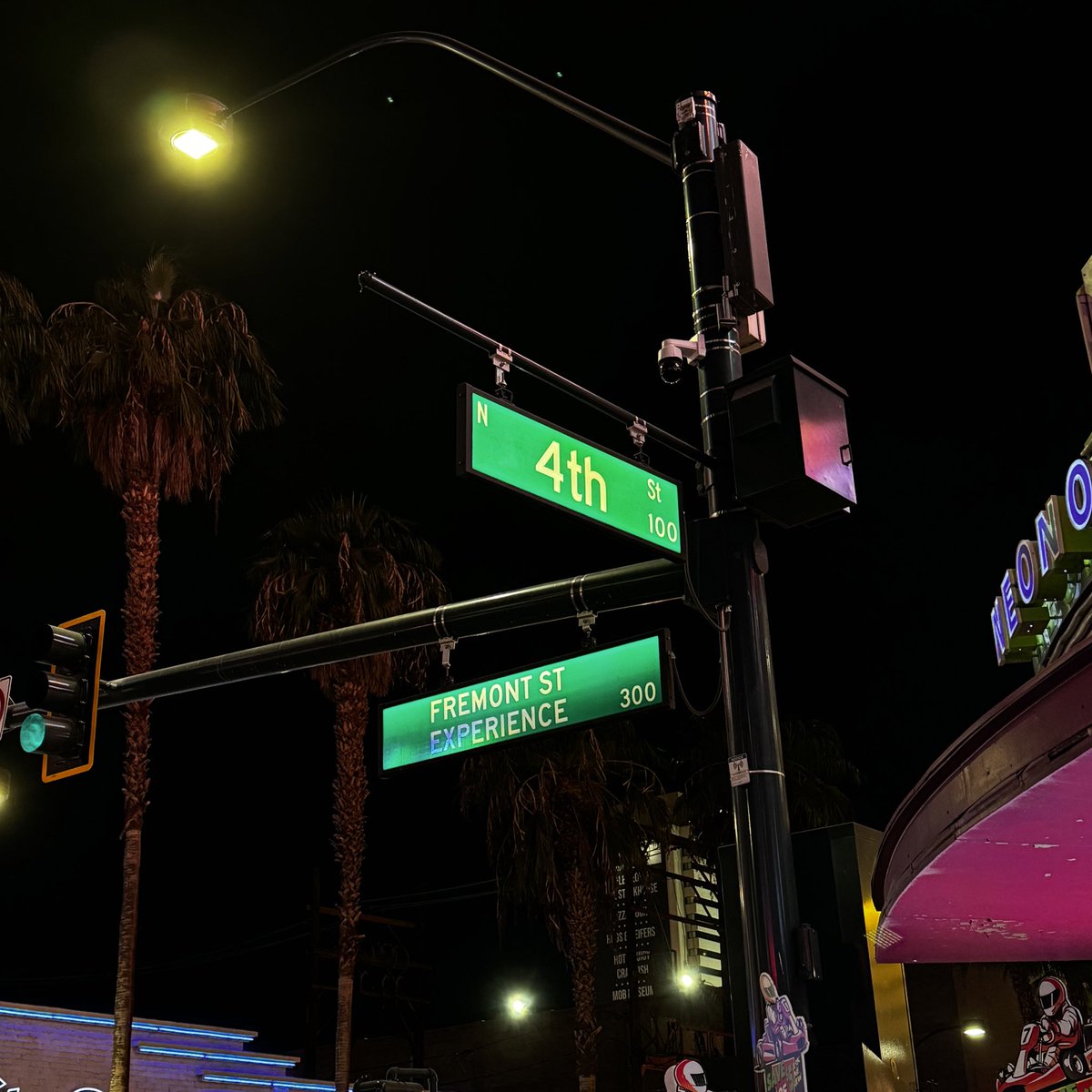 sugarweregoinin's tweet photo. WHERE? https://t.co/UZfU9TuCWL