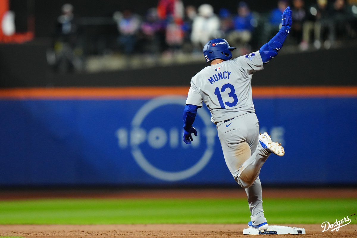 Dodgers's tweet photo. Game 3 W! #NLCS https://t.co/HElofcoFXG