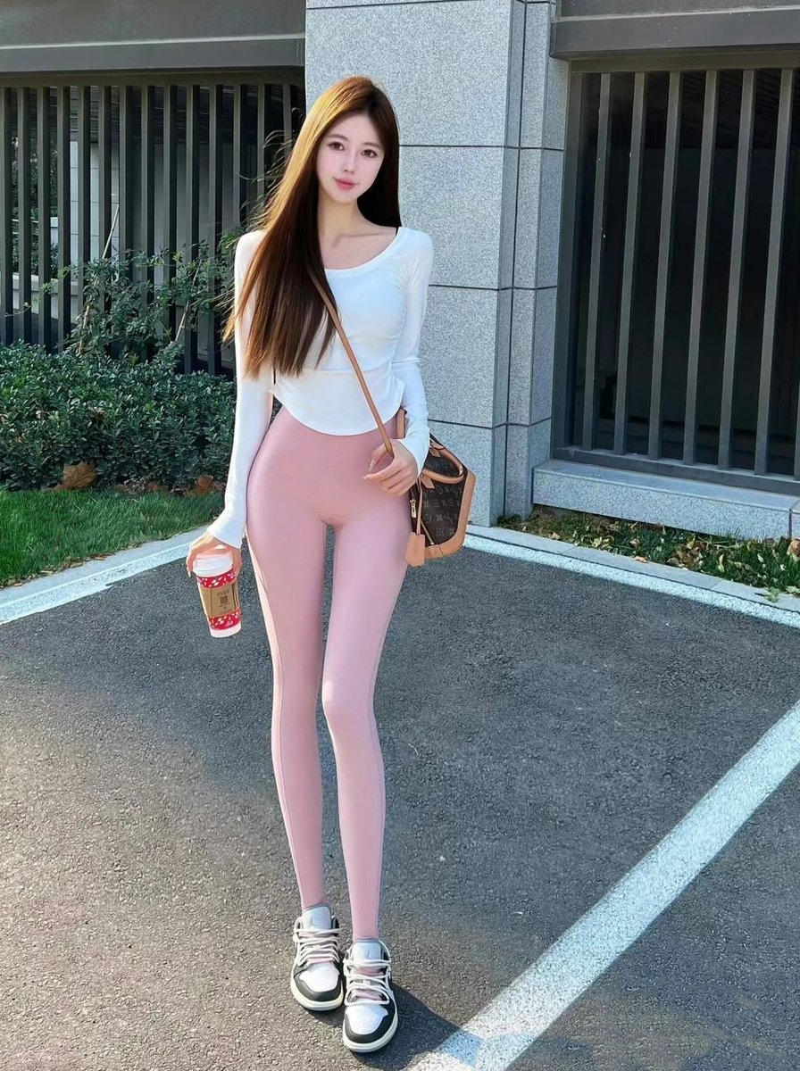 粉色瑜伽裤是我的最爱
你觉得哪个颜色最好看？
穿着会尴尬吗？ https://t.co/GhywTHMi0R