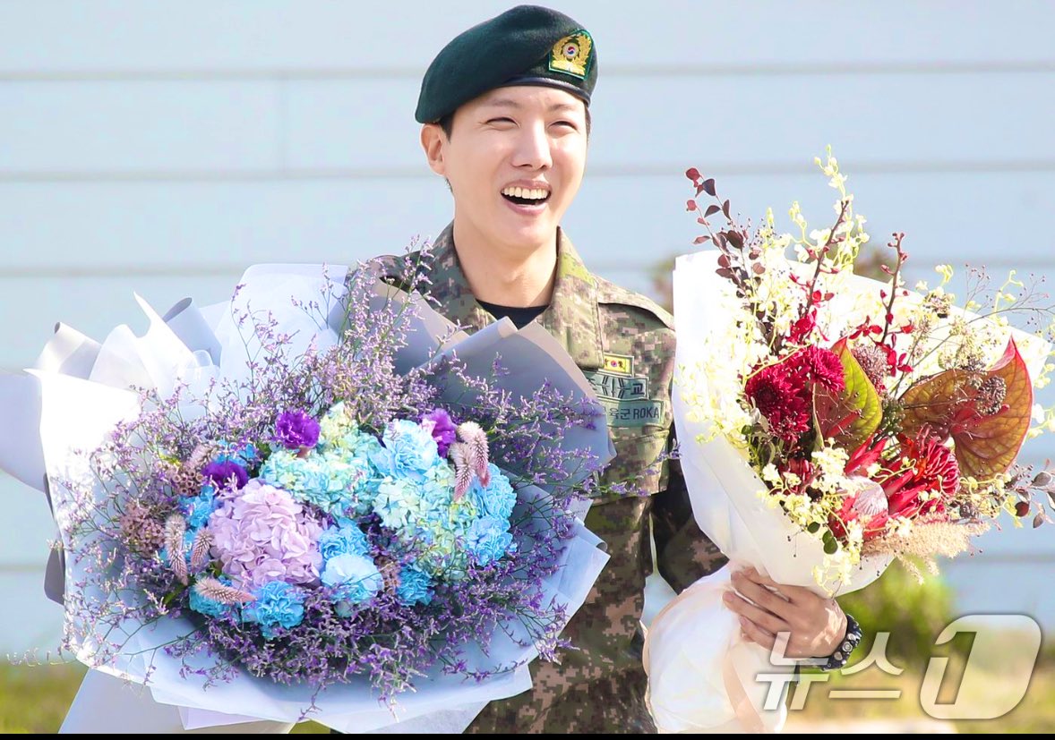 shivly_'s tweet photo. Welcome back J-Hope #WelcomeBackHobi #JHOPE https://t.co/OvtjnxYZ67