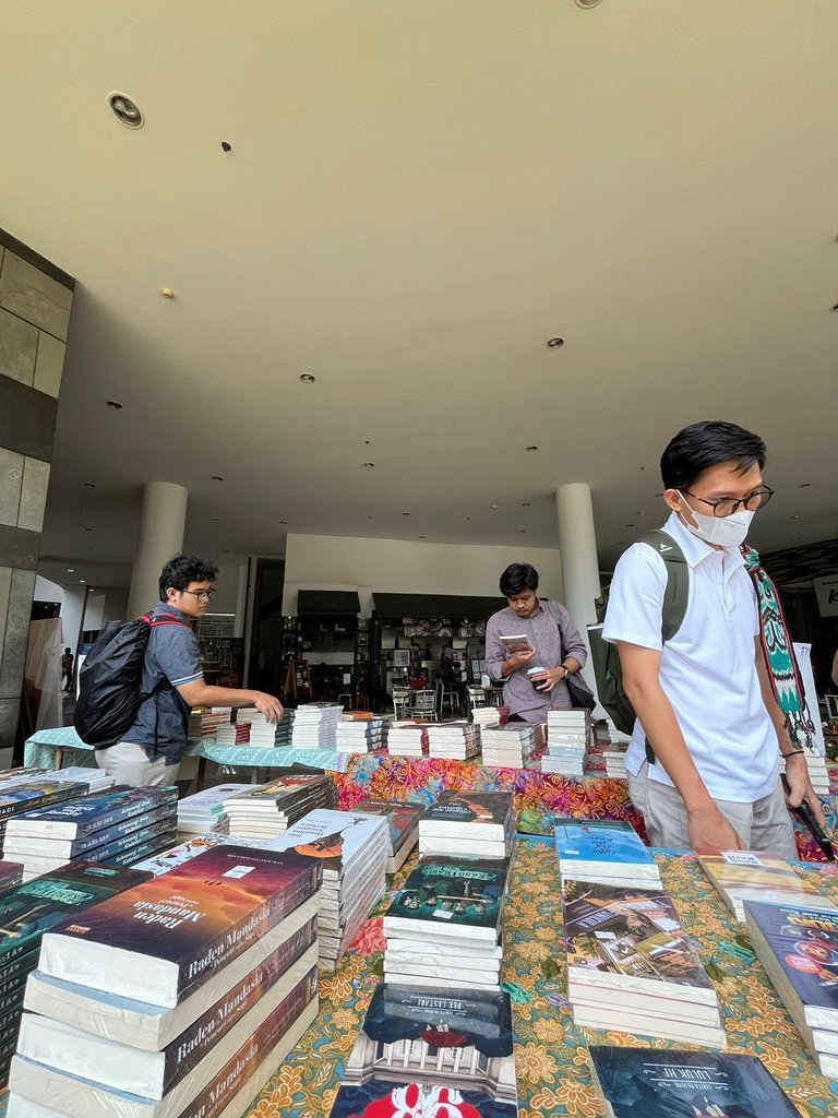 kami tunggu kalian di Pasar Buku Falasido hari ini!
