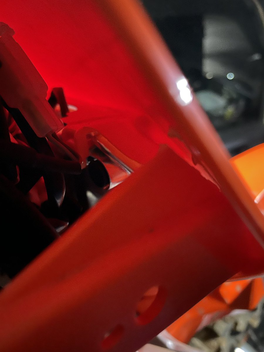 0630_mika's tweet image. 去年のjon it祭りで納車して丁度1年✨️
GAIAで初乗り。
田中太一先生のスクールで迷惑かけ、
ウッズで木に激突してフロントパネルボキッて凹んでたのが懐かしい☺️
今や結構ハードに乗り散らかし、傷だらけや😅💦
今年の祭りも楽しむぞ💪

#KTM150EXC
#jonitマツリ
#WaveFactory