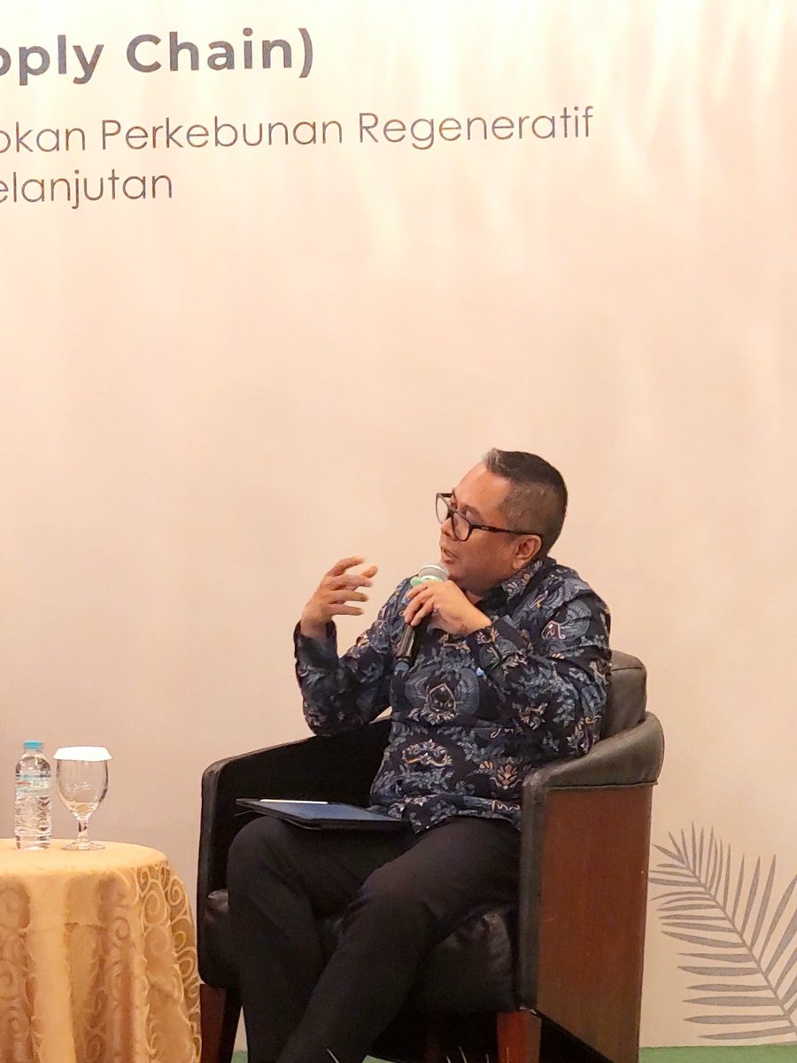 SNVIndonesia's tweet image. During media briefing, we shared that through #collaboration , shared committment and benefit with private sector and farmer association, we are able to expand our #impact in implementing #regenerativeagriculture in palm oil to over 1.000 farmers in Labuhanbatu District