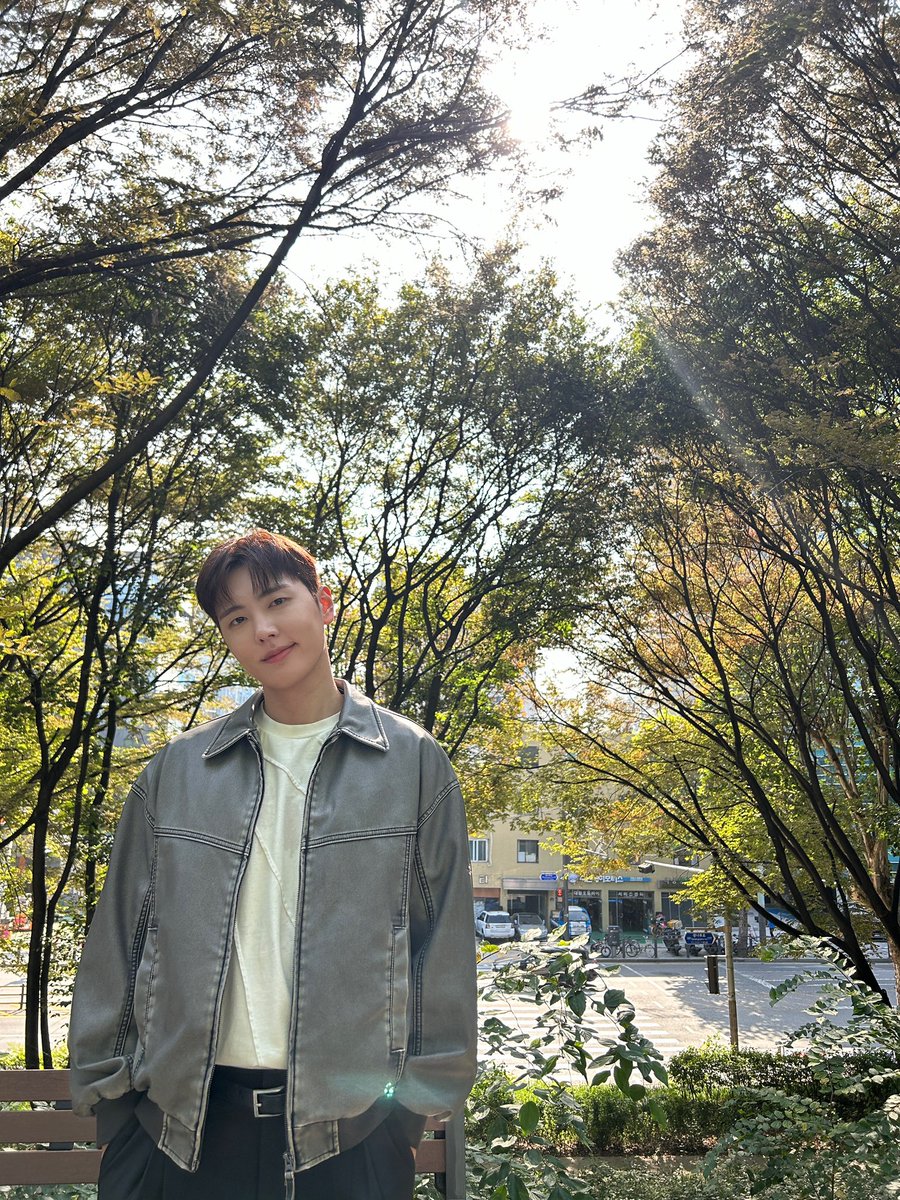 raeng0724's tweet photo. RT @SF9official: 날씨 좋다아아아🍁☀️ https://t.co/FFyek3EC4i