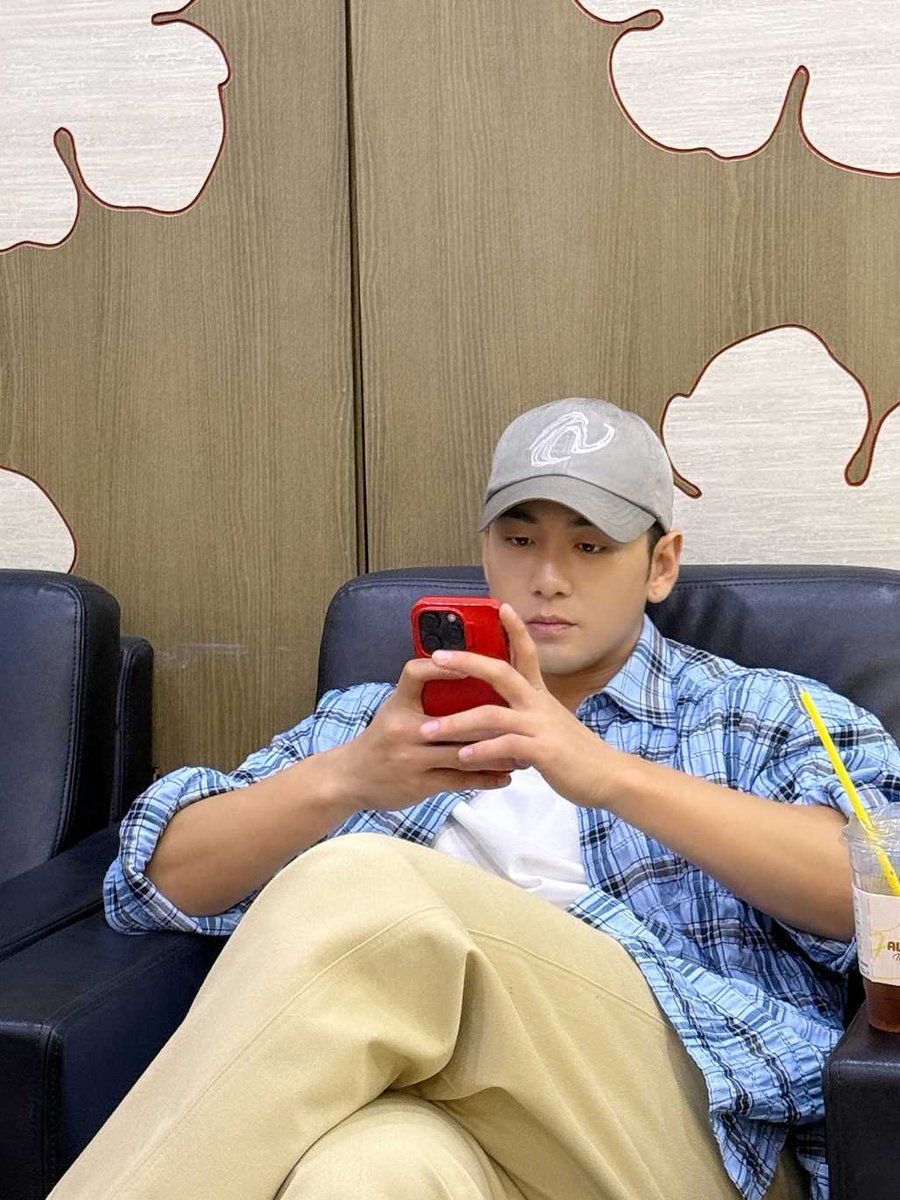 this_is_baekho_'s tweet image. [#B_hind]
 2024.10.17
 #이은지의가요광장
  
 #백호 #강동호 #BAEKHO #KANGDONGHO