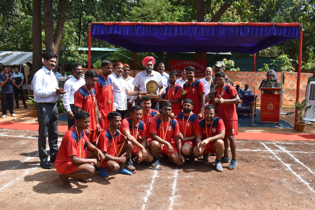 BSFChhattisgarh's tweet image. On 16.10.24, the final of the Inter Bn Sector-Level Kho Kho Competition 2024, featuring 50% civilian players, was organized by 11 Bn #BSF at THQ Dandakvan, #Chhattisgarh. Sh. Harinder Pal Singh Sohi, DIG SHQ Raipur, honoured the winners. 

#UnityThroughSports 
#BSFWithTribals