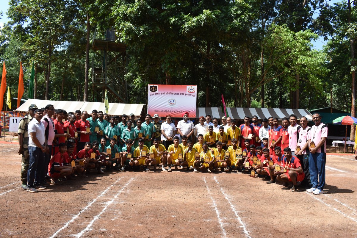 BSFChhattisgarh's tweet image. On 16.10.24, the final of the Inter Bn Sector-Level Kho Kho Competition 2024, featuring 50% civilian players, was organized by 11 Bn #BSF at THQ Dandakvan, #Chhattisgarh. Sh. Harinder Pal Singh Sohi, DIG SHQ Raipur, honoured the winners. 

#UnityThroughSports 
#BSFWithTribals