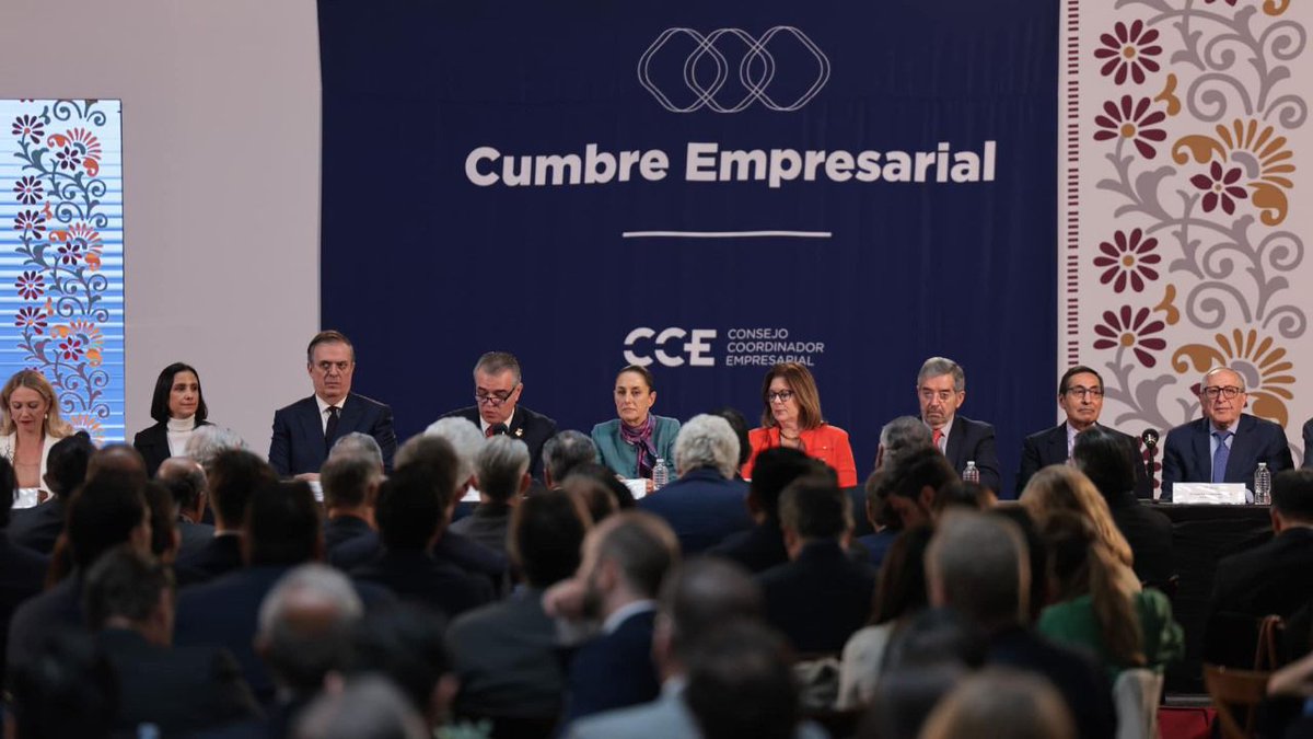 CNAgropecuario's tweet photo. Nuestro presidente, @CortinaGallardo , estuvo presente en la Cumbre Empresarial #CEODialogue #MXEUA, Este encuentro es fundamental para impulsar el diálogo y la colaboración entre México y Estados Unidos.

La Presidenta Claudia Sheinbaum Pardo (@Claudiashein)  destacó la importancia de garantizar un entorno seguro para las inversiones, lo que refuerza la confianza en nuestro país como un destino atractivo para los negocios. Como #CNA , estamos comprometidos con el sector agroalimentario, con la sustentabilidad, con desarrollo social y el crecimiento económico