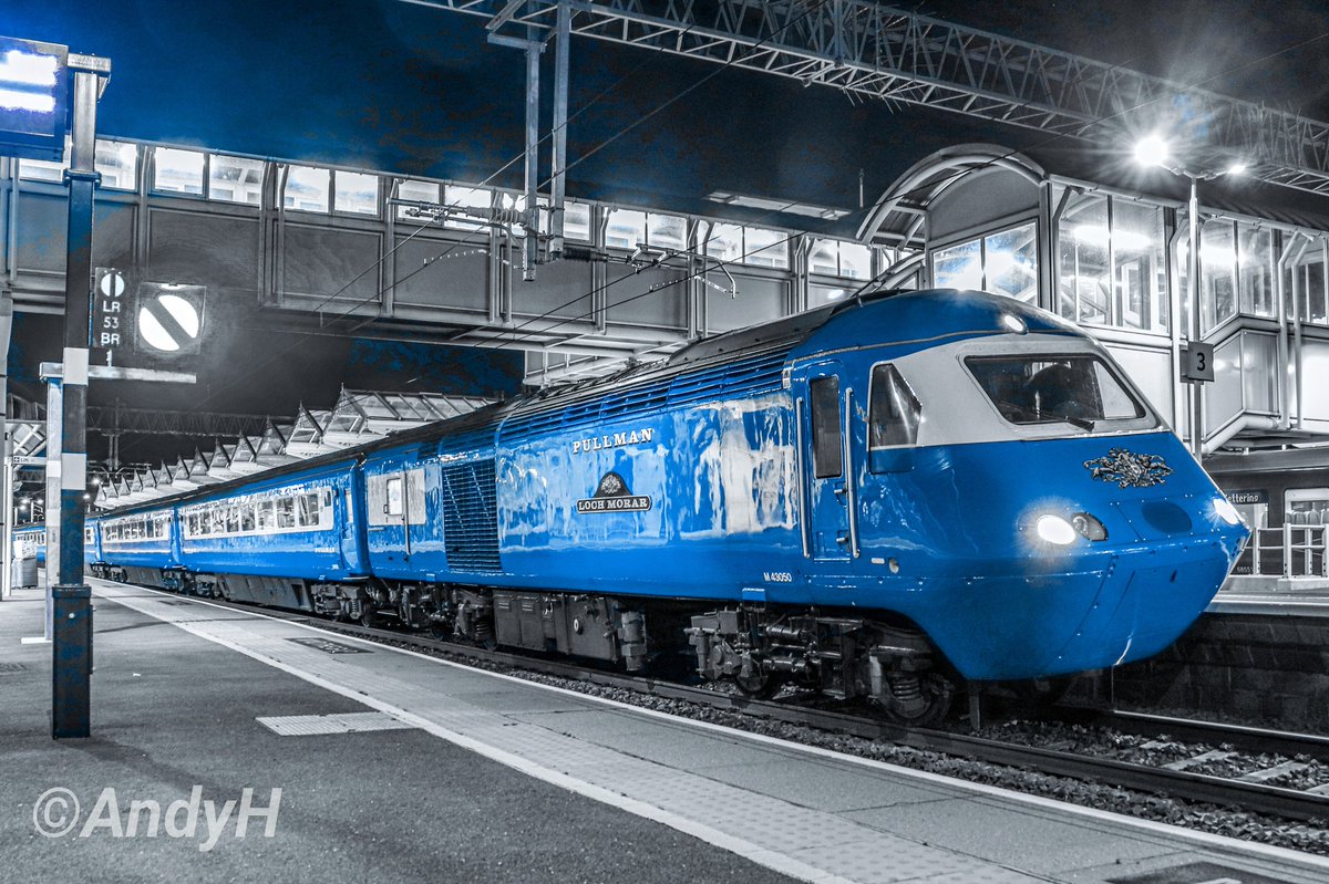 holtona72's tweet photo. #HighSpeedThursday Had a play around with the tones & colours of this night pic from last Sunday.. @LocoServicesGrp 43050 'Loch Morar' at Kettering working 1Z46 Fort William to St Albans City 'West Highland Pullman' #MML #BluePullman #HST #LSL 13/10/24 https://t.co/WGqUw91ZOu