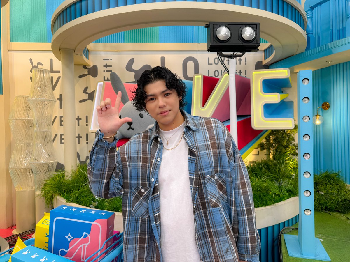 BEFIRSTofficial's tweet photo. 2024.10.17
TBS「ラヴィット！」
@tbs_loveit

▼TVer 見逃し配信
https://t.co/EM9pyArfun

▼LEO 'I just wanna be myself' -Special Video-
https://t.co/AWeQX7fkTY

---
BE:FIRST初のドームツアー開催
BE:FIRST DOME TOUR 2024-2025 “2:BE“

▼詳細はこちら
https://t.co/4GJA68udaq

#ラヴィット
#Ijustwannabemyself
#BF_DOMETOUR_2BE
#BEFIRST #LEO