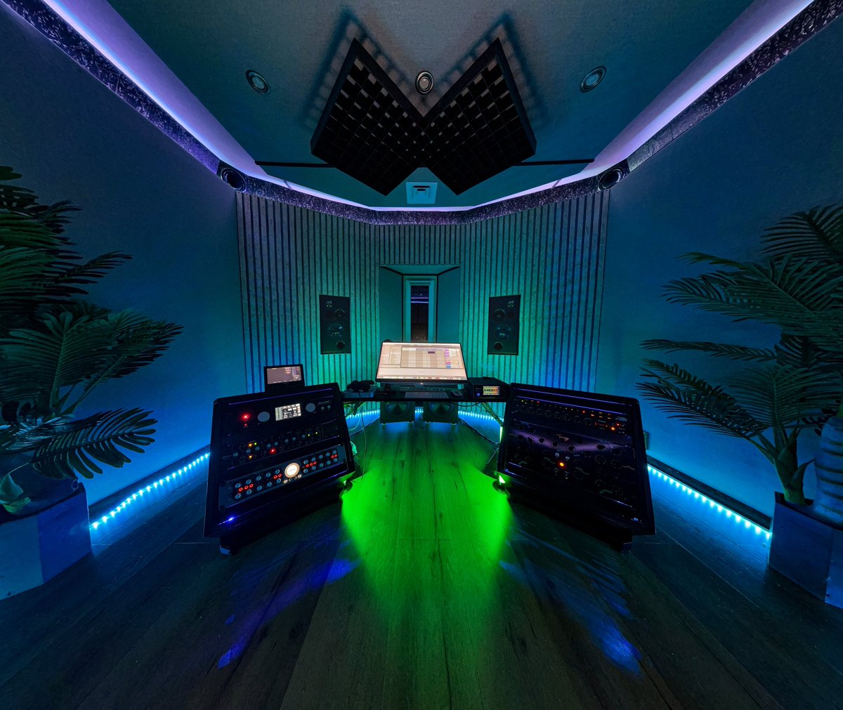 blackviewstudio's tweet image. 🛸Professional Mastering from: 25€ 

Sendn me 📧: info @ blackviewstudio . com

Online professional mastering &amp;amp; stem mastering of streaming music, vinyls and cd's for artists, producers and labels, in electronics music and others.

#mixandmastering
#blackviewstudio