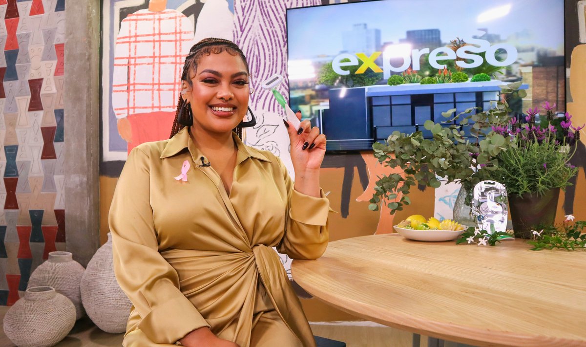 expressoshow's tweet photo. What is the scent that immediately boosts your mood? The new @bic_sa Soleil Escape's Jasmine and Eucalyptus scented handle creates an immersive self-care experience with every shave 🌿
#ChooseSoft #ExpressoShow https://t.co/7AetUUUMQ6