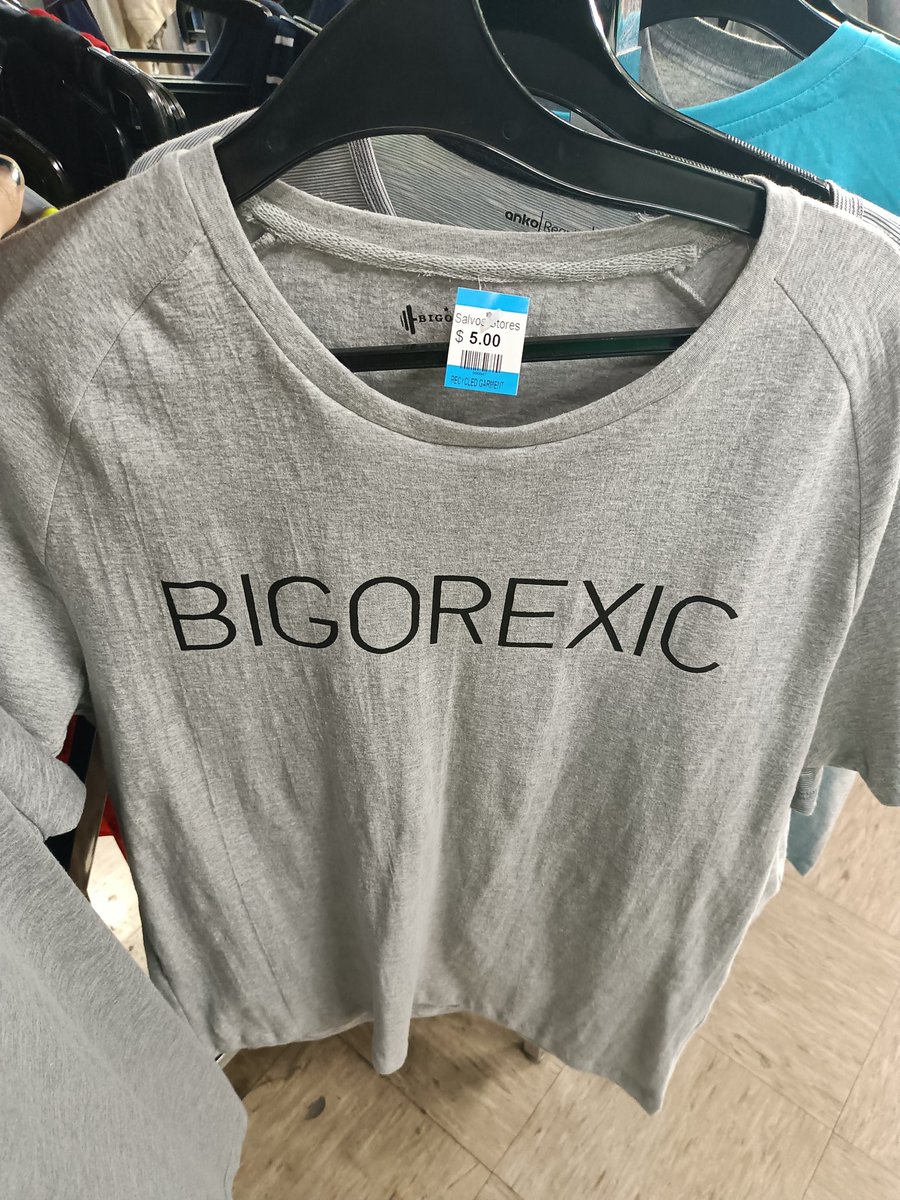 waltzmooree's tweet photo. crazy thrift find https://t.co/Bcmg8MzDGl