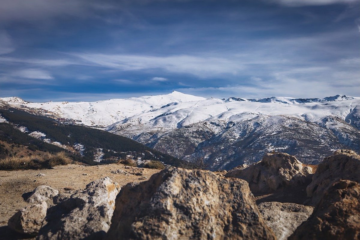 MNubladas's tweet photo. ¡Estamos de vuelta! Comenzamos nueva etapa y esperamos hacerlo en tu compañía. En breve os ofreceremos un anticipo de lo que tiene preparado el Smial. Te esperamos en las Montañas Nubladas 🏔☁

Foto: ddzphoto https://t.co/Zk3MtVcgyQ en Pixabay https://t.co/bG6hbvwS6b