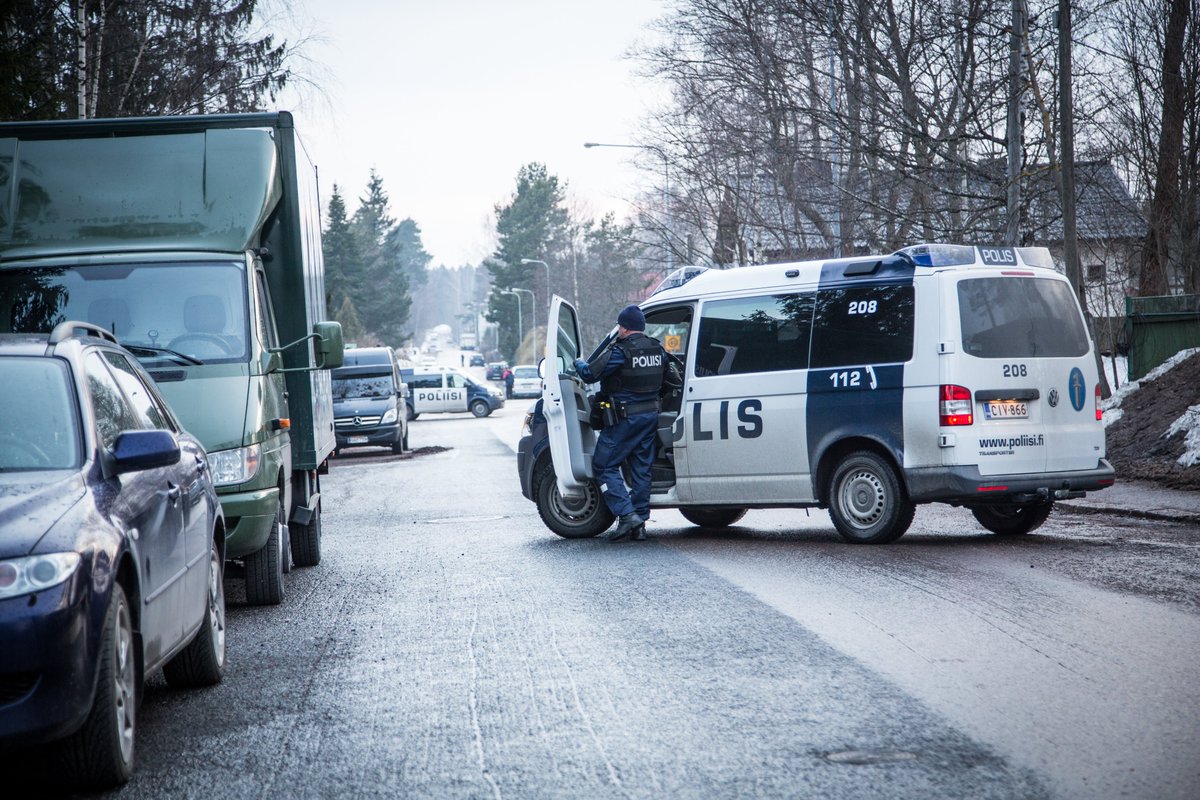 Henkirikoksia on tehty kuluvana vuonna selvästi viimevuotista enemmän. Tappojen ja murhien määrän kasvu jatkui vuoden kolmannella neljänneksellä.
"Erityisesti syyskuu oli synkkä kuukausi", yliaktuaari <a href="/kimmohaapakan/">Kimmo Haapakangas</a> sanoo. 
Lue uutinen: stat.fi/uutinen/henkir… #rikokset