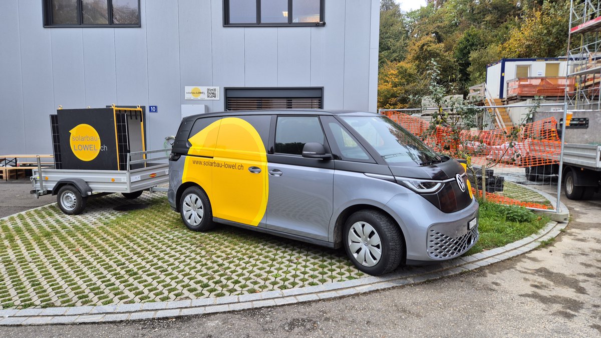Wir fahren elektrisch, wir haben im E - Fuhrpark:
- 1 x E-Berlingo 2023
- 1 x E-Jumpy 2015
- 3 x ID Buzz 2023
- 1 x ID5 2022

...und die verbliebenen Stinker werden die nächsten 2-4 Jahre auch ersetzt.