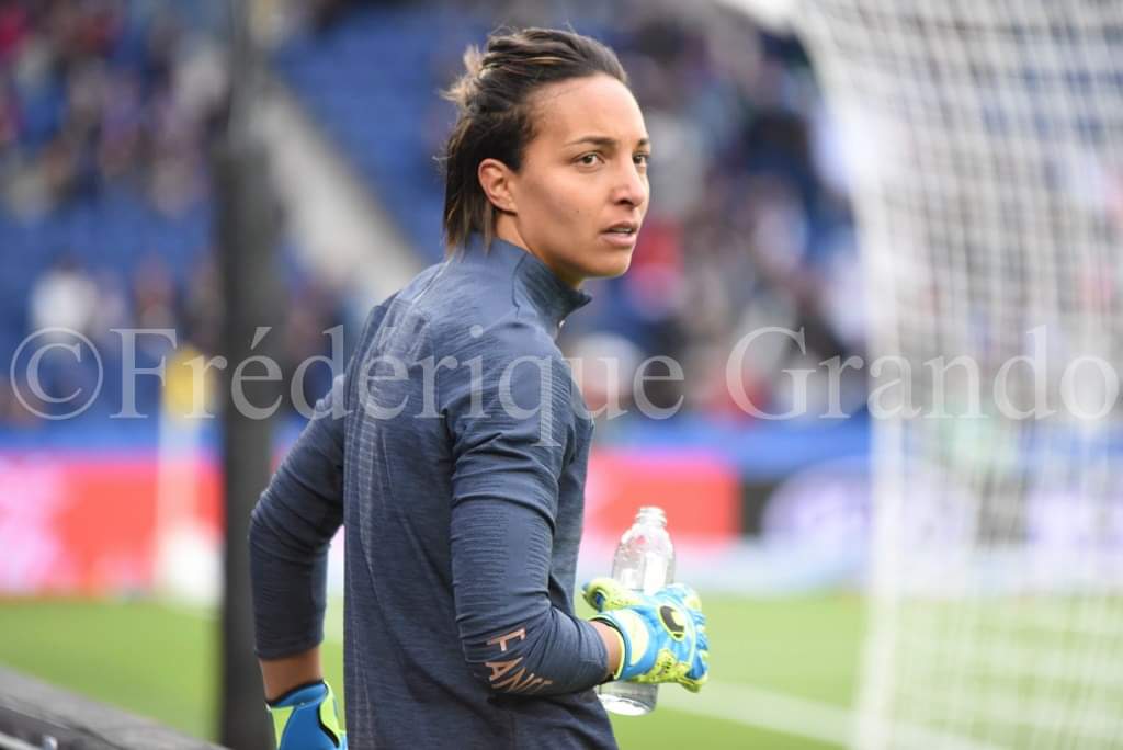 Coucou Sarah je te souhaite un joyeux anniversaire profite bien de ta journée et j'espère que tout ce passe bien pour toi <a href="/BouhaddiSarah/">Bouhaddi sarah</a>