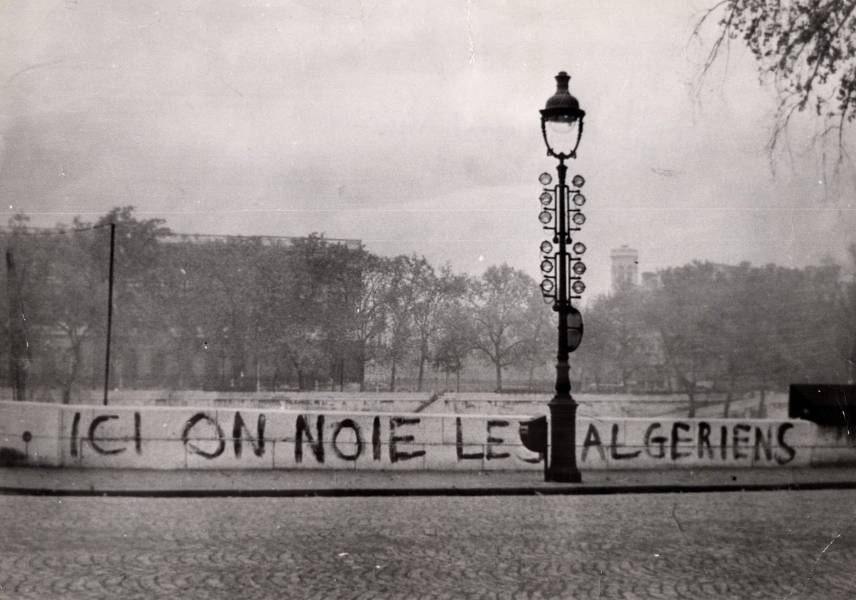 🇩🇿| Il y a 63 ans, jour pour jour, des centaines d'algériens ont été jetés dans la Seine, à #Paris, sous l'ordre du criminel de guerre Maurice Papon. Cette décision a été prise suite à des manifestations massives d'algériens pour l'indépendance de l'#Algérie. Ni oubli, ni pardon.