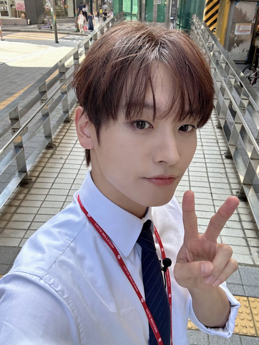 SF9_FANCLUB's tweet photo. [📸] 맛깔스튜디오 by 롯데웰푸드 주전부리 영업사원

✔ https://t.co/jX6pSWyigo

#SF9 #에스에프나인 #인성 #INSEONG https://t.co/XeIOXqFvrc