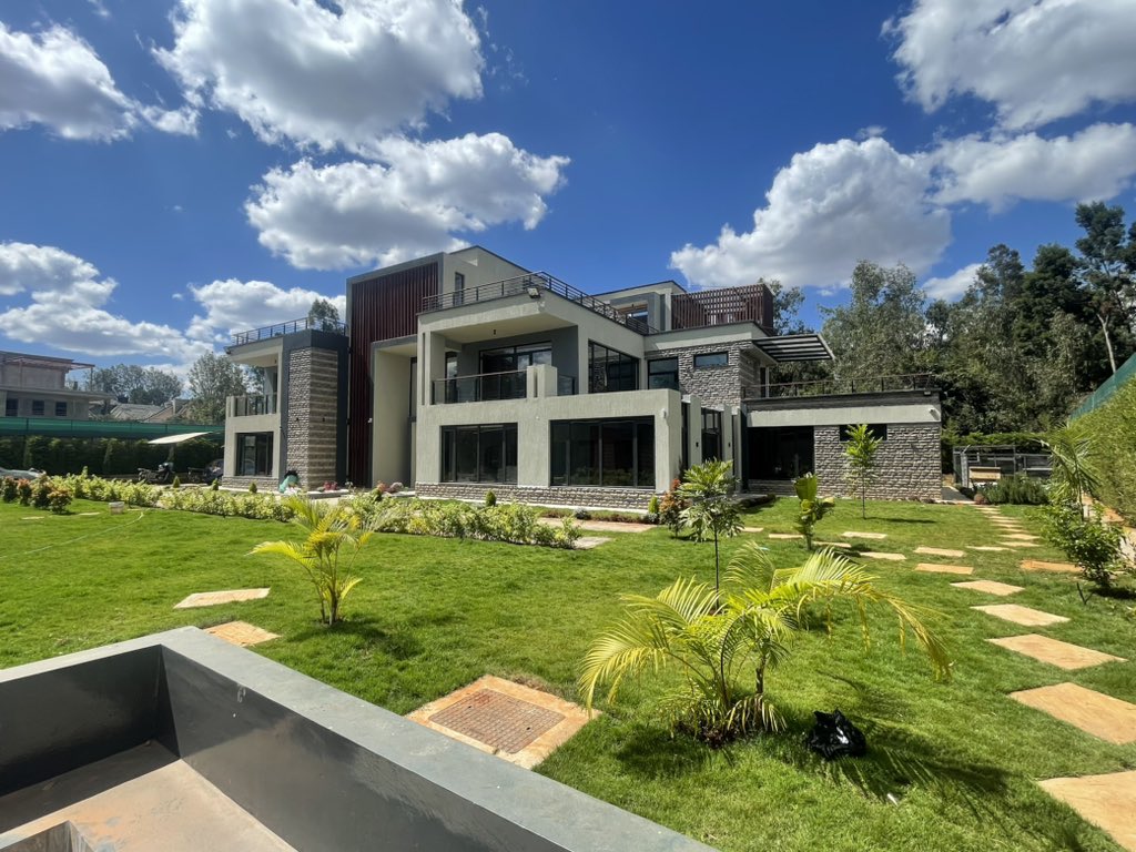 kk_thearchitect's tweet image. Finally! Practical Completion of the 7brm Mansion @ Karen. Debcoltd
#Handingover #DesignandBuild #Buildingbrilliance