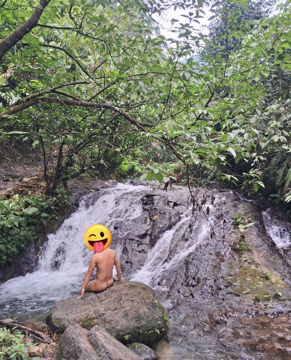 sinfullspoill's tweet photo. Ada yang berminat untuk nyurug trus pas nyurug bugil sebugil2 nya ... itu sensasinya tak terbayangkan 

Kapan lagi kan wisata bogor bisa sesepi ini.. main air nirbusana
Sangat refreshing 

Kuyy lah. Hahaha
#nudist #nudistjakarta https://t.co/ZYyvPivWuY