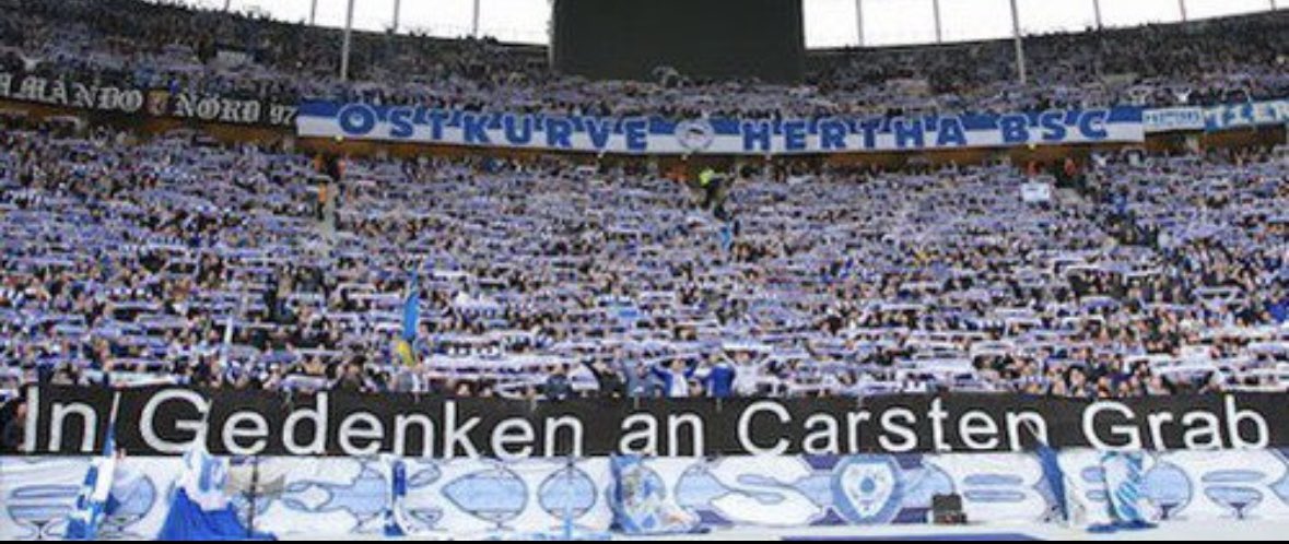 renelauberlin's tweet photo. In Gedenken an Carsten Grab.
Heute vor 24 Jahren wählte er den #Freitod. Wir denken an Dich. RIP #Spreebär
#CarstenGrab @Fanhilfe_Hertha @fanhilfebfc @HerthaBSC
@BFCDynamo @Eisbaeren_B
@FKOstkurve @bfcfanbeirat #bfc #herthabsc #eisbären
#fanbogenbleibt https://t.co/lVWMgyM9dw