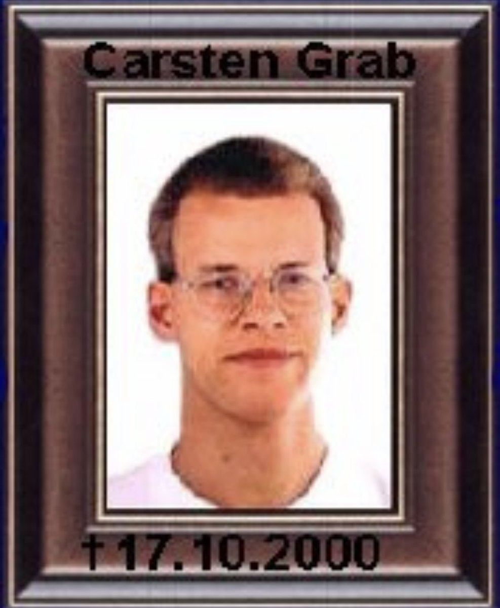 renelauberlin's tweet photo. In Gedenken an Carsten Grab.
Heute vor 24 Jahren wählte er den #Freitod. Wir denken an Dich. RIP #Spreebär
#CarstenGrab @Fanhilfe_Hertha @fanhilfebfc @HerthaBSC
@BFCDynamo @Eisbaeren_B
@FKOstkurve @bfcfanbeirat #bfc #herthabsc #eisbären
#fanbogenbleibt https://t.co/lVWMgyM9dw