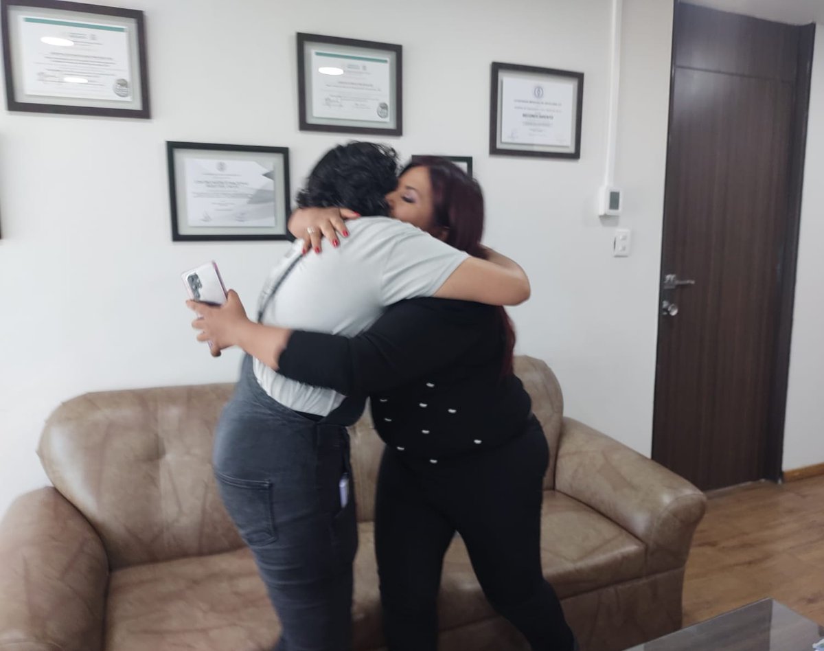 irlandamaya's tweet photo. ♥️ATENCIÓN!!! esta es una gran y muy grata noticia histórica!: @Tu_IMSS implementa por primera vez en todo el país🇲🇽 el Programa Nacional Institucional de Reconstrucción Mamaria para cáncer de mama!!!. A partir de ahora toda mujer mexicana derechohabiente que se haya sometido a una mastectomía, tendrá derecho a una reconstrucción mamaria como parte del tratamiento integral que ofrece el IMSS a las pacientes con cáncer de mama en todo México🇲🇽. Este programa fue instaurado y aprobado por un comité científico, y representa un gran logro en la lucha de las mujeres que buscaban una reconstrucción, de los doctores, directivos y personal de salud y administrativo de @Tu_IMSS de su director @zoerobledo y de @Claudiashein GRAN LOGRO!!!! @nmas @nmasforo #DiaNacionalReconstrucciónMamaria #México #IMSS #CancerDeMama #LuchaContraCancerDeMama  https://t.co/OfVhLkNLoF