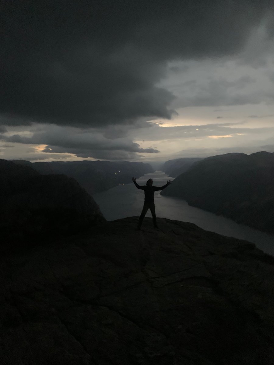 God  torsdag morgen fra Preikestolen