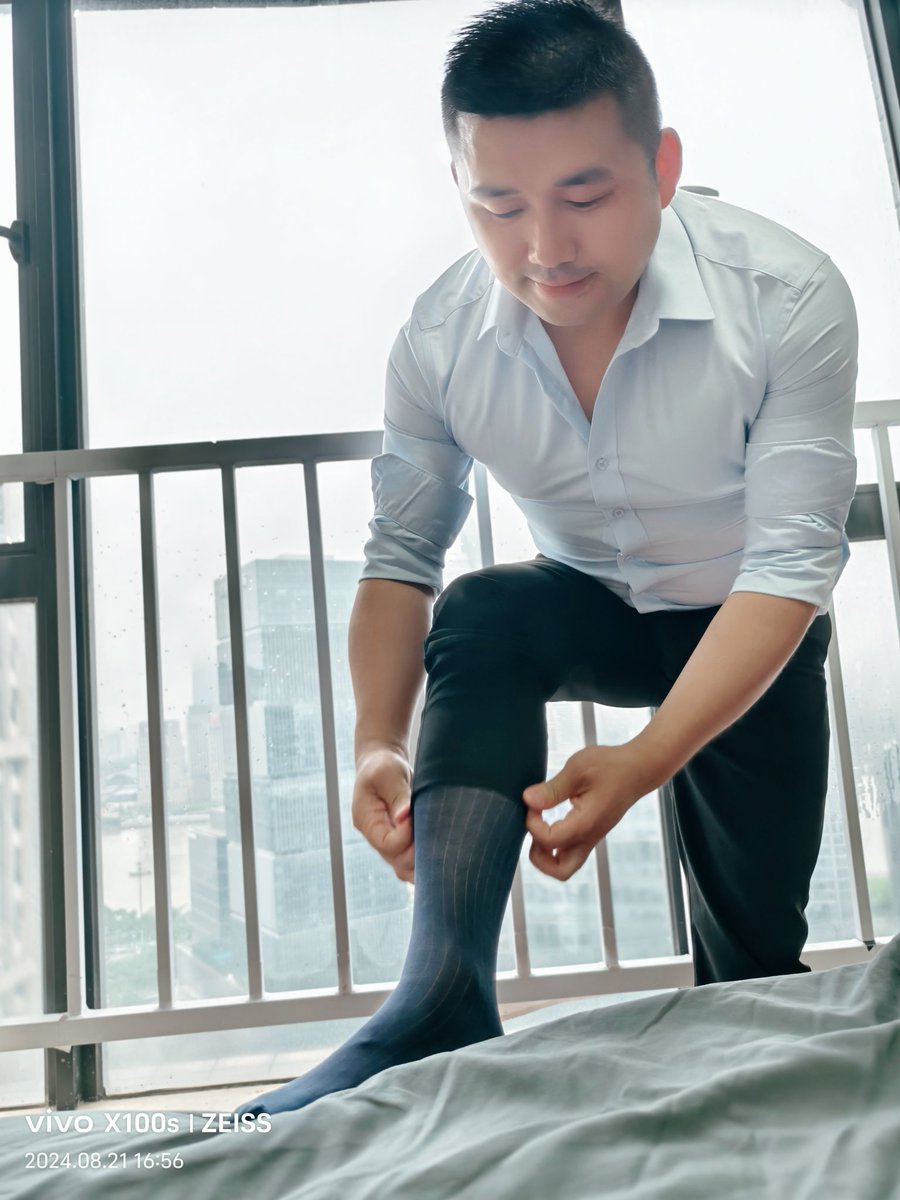 📸美不美，看👀大腿，喜欢🉑预约……