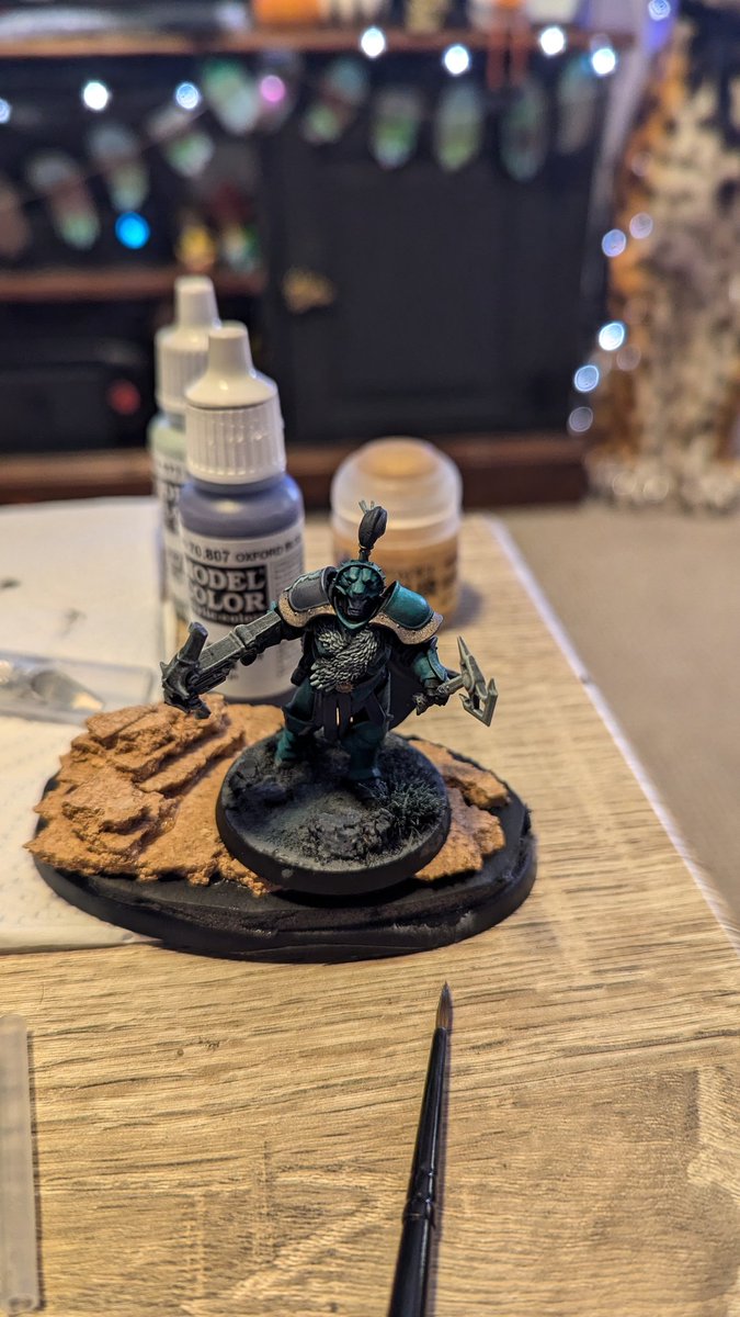 CarminesBlade's tweet photo. @TravellingManUK so far and almost done. Enjoying the challenge of a limited pallet. Question: can I use pigment powders on the base? :) #THEAGEOFPAINTTOBER https://t.co/RWhQ4dvY8W