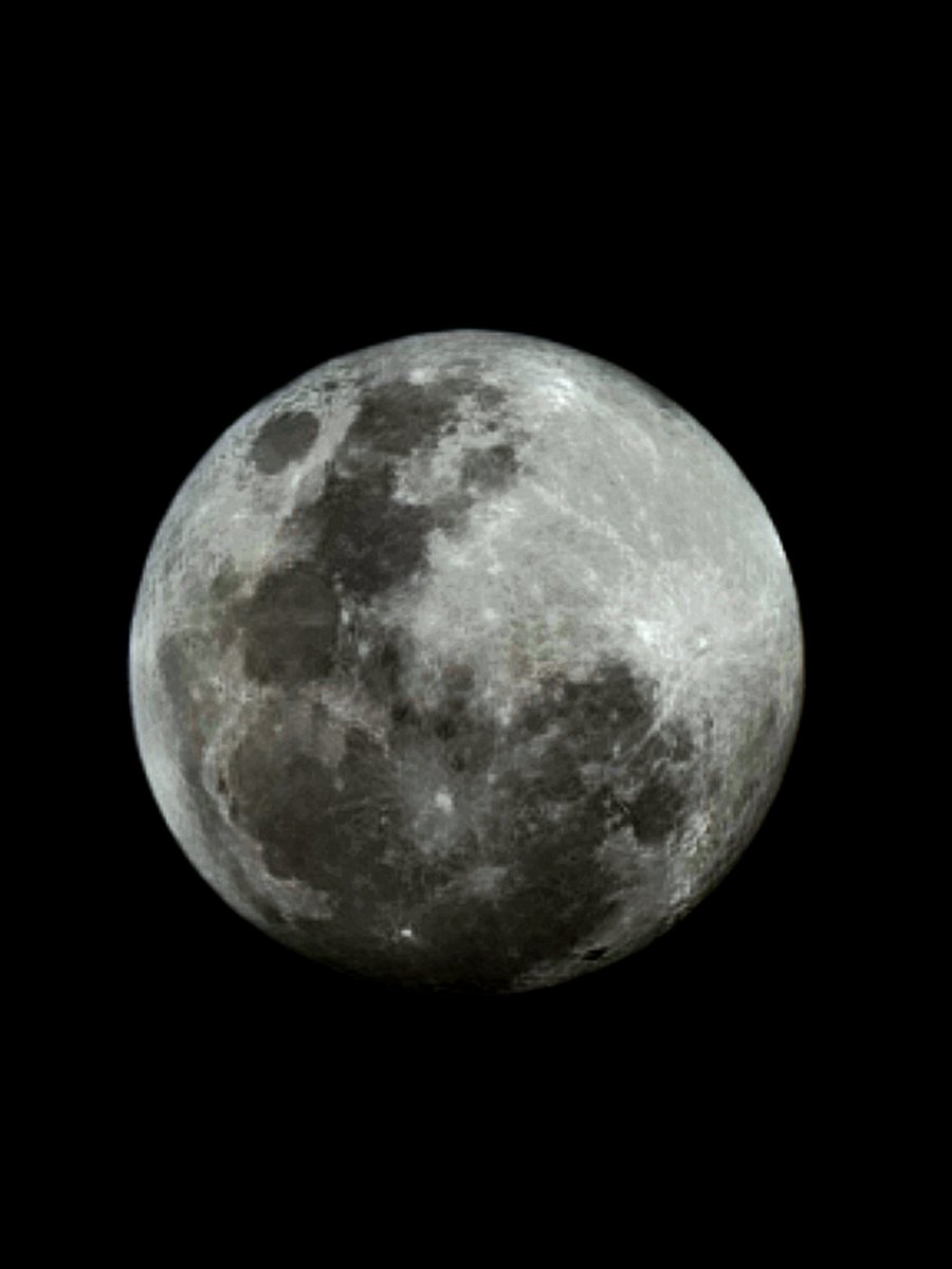 BLandman1985's tweet photo. Who got zoom? Never looked back from buying a Samsung Ultra!  @SamsungMobileUS @SamsungMobiAfr #FullMoon #WhoGotZoom #photography https://t.co/A3w2tGKfmj