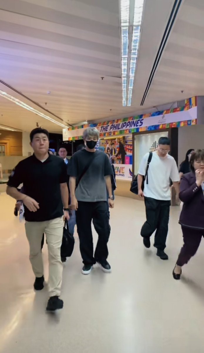 headlinermnl's tweet photo. WELCOME BACK TO MANILA  Chanyeol!🥳🎉🎉

**Yung d ka na pinagkakaguluhan kasi local ka na pala sa Pinas 🥹❤️

#CHANYEOLinMANILA2024 #CHANYEOL_都市風景_City_scape_in_MNL https://t.co/0JFe1COXZz