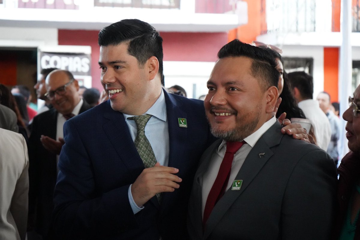 Ray_O_C's tweet photo. El día de hoy rendí protesta al cargo que los ciudadanos de mi bello Cuautlancingo me confirieron, con gran responsabilidad y compromiso lo asumo, entregaré grandes resultados.
A mi partido el @PVEM_Puebla 
A mi líder, dirigente, mentor y gran amigo @natale_jimmy 
A mi familia. https://t.co/SpV71XYAmI