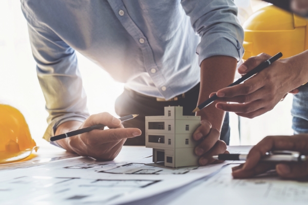 At Epatra Benelux, we see the worlds of Smart Office and Smart Building becoming increasingly intertwined. In fact, they often overlap and are sometimes even confused by the end customer. Our consultants have expertise in both areas and are happy to help you and your customers