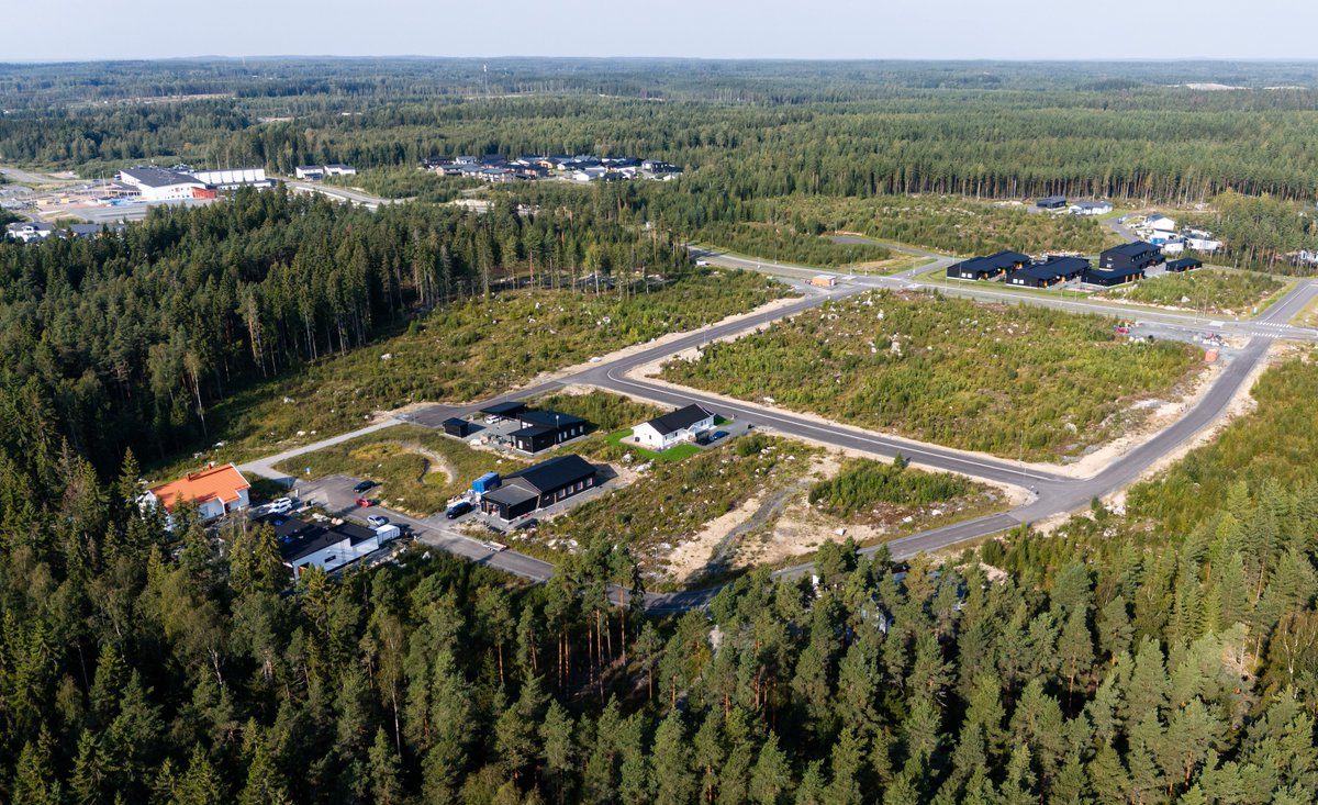 Rivi- tai paritalon tontti #Siltatie´n alueelta #Ylöjärvi keskustan tuntumasta? Olemme avanneet rakennusliikkeille suunnatun haun, jossa on jaossa 5 tonttia yhtiömuotoiseen rakentamiseen. Kaksivaiheisen haun ensimmäinen vaihe päättyy 25.10.2024. ylojarvi.fi/tonttihaku