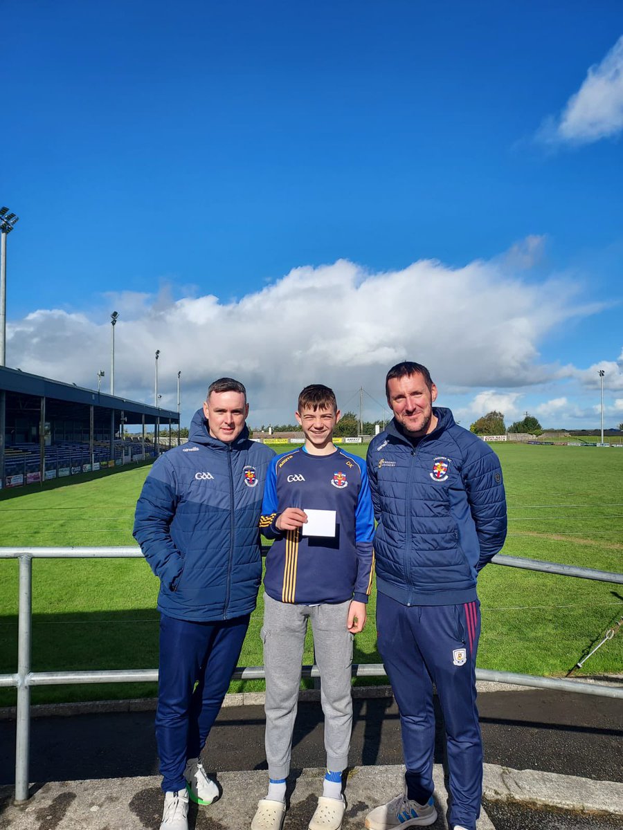 Congrats to David Klampe who won the Club u14 Skills Competition. Senior hurling management members Shane Cusack and Alan Curley presented him with his prize of a voucher from Power Sports Loughrea.