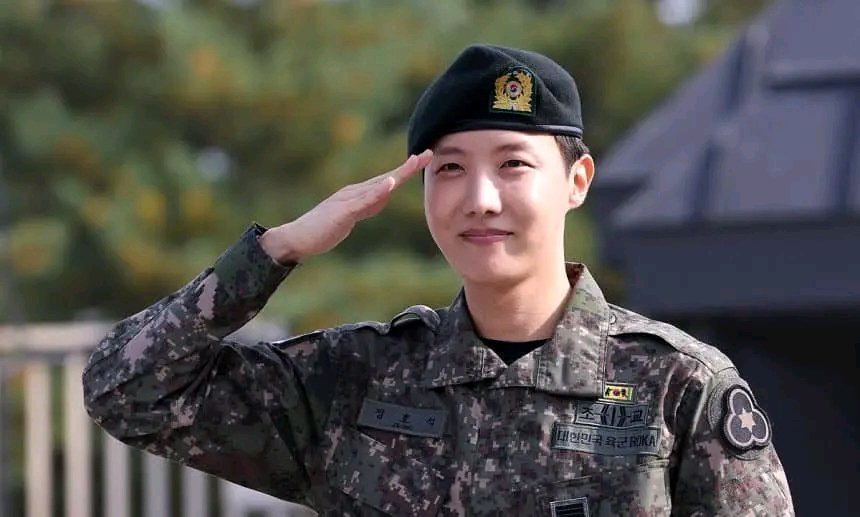 Lilyjmlvu's tweet photo. WELCOME BACK Sunshine 🌻 ☀️
#OurPieceOfPeacelsHere 
#HOBI_HOMECOMING https://t.co/KdEMknzTb0