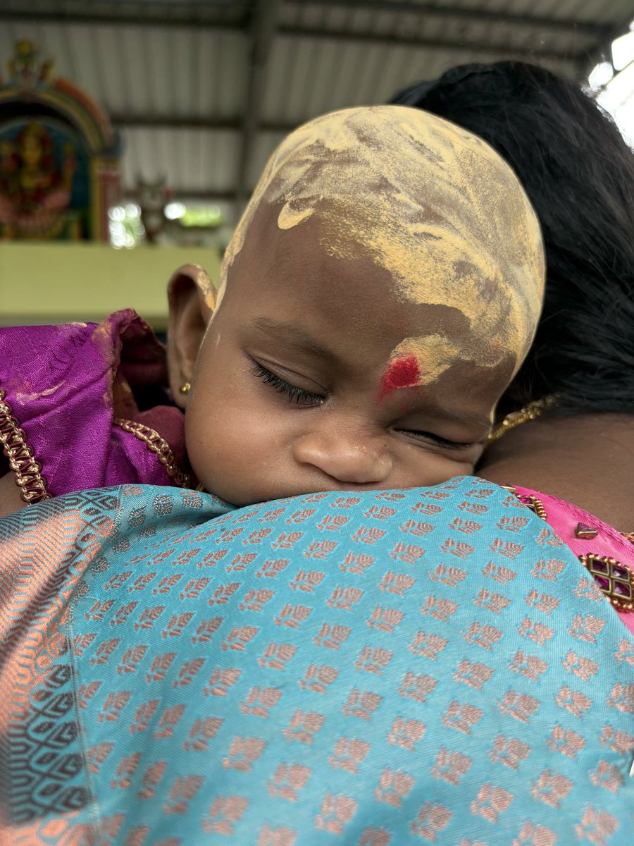 CafeSunbear's tweet image. 無事に剃髪と初めてのピアスの行事が終わってお疲れの赤ちゃん。健やかに育ってね！
#南インド旅行 #諸国漫遊 #tonsure #piercing
@cafe_sunbear