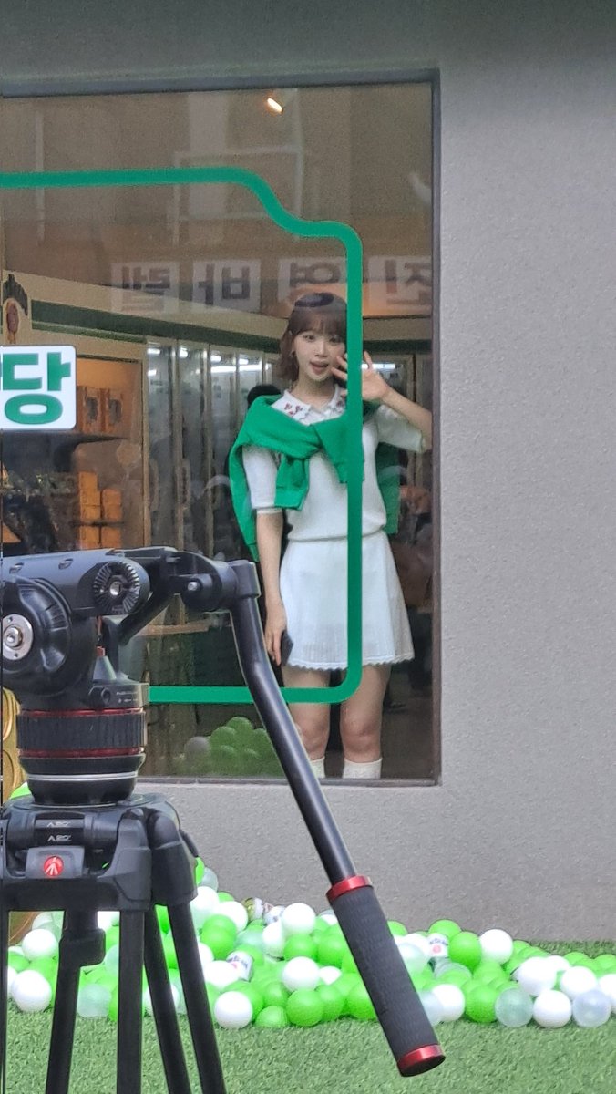Big_Light_Kim's tweet photo. 빼꼼 😊
#김채원 #짐빔 #아이돌 #르세라핌 https://t.co/jhAuCvIJs3
