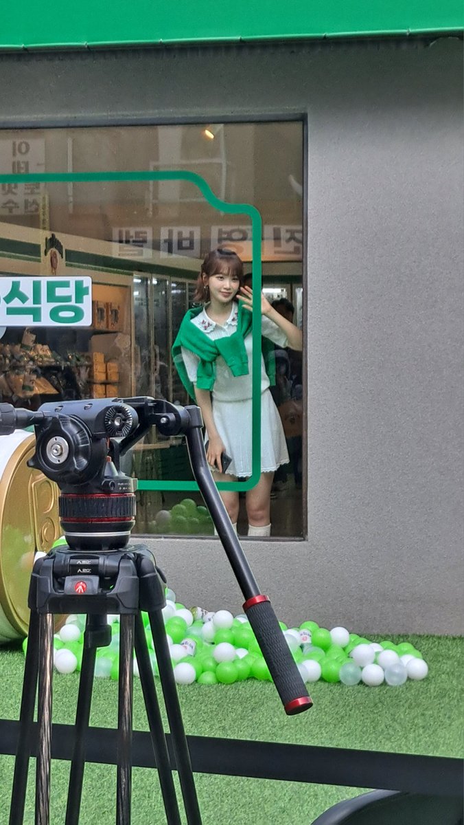 Big_Light_Kim's tweet photo. 빼꼼 😊
#김채원 #짐빔 #아이돌 #르세라핌 https://t.co/jhAuCvIJs3