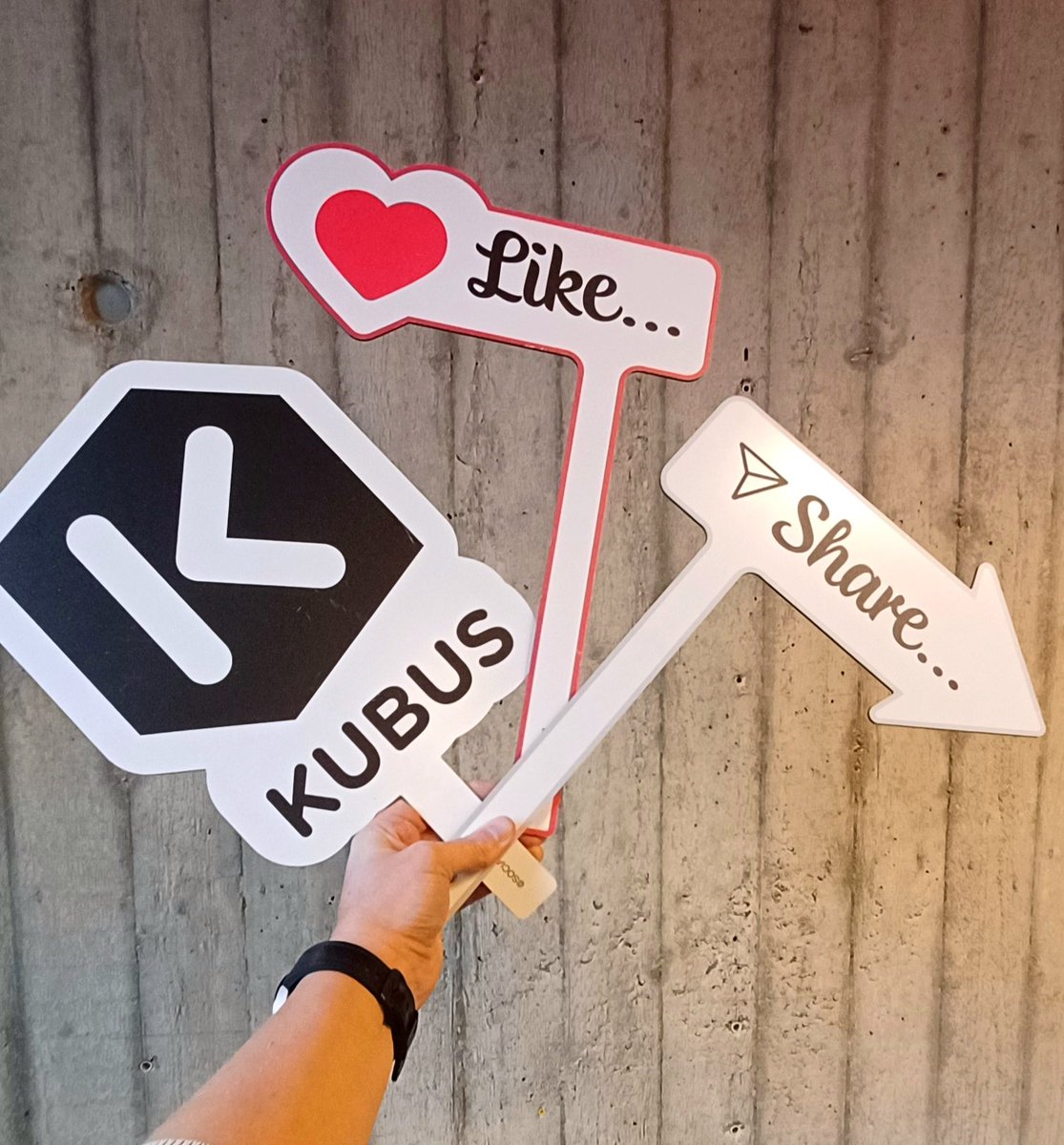 Hey 📣 jij daar! Volg je ons nog niet op sociale media? Je weet echt niet wat je mist!  🤭

Volg De Kubus snel op Facebook, Instagram, X, YouTube, en binnenkort ook op TikTok voor het laatste nieuws, spannende updates en leuke content 💫

👉 Delen is Lief ❤️

#DeKubus #Follow