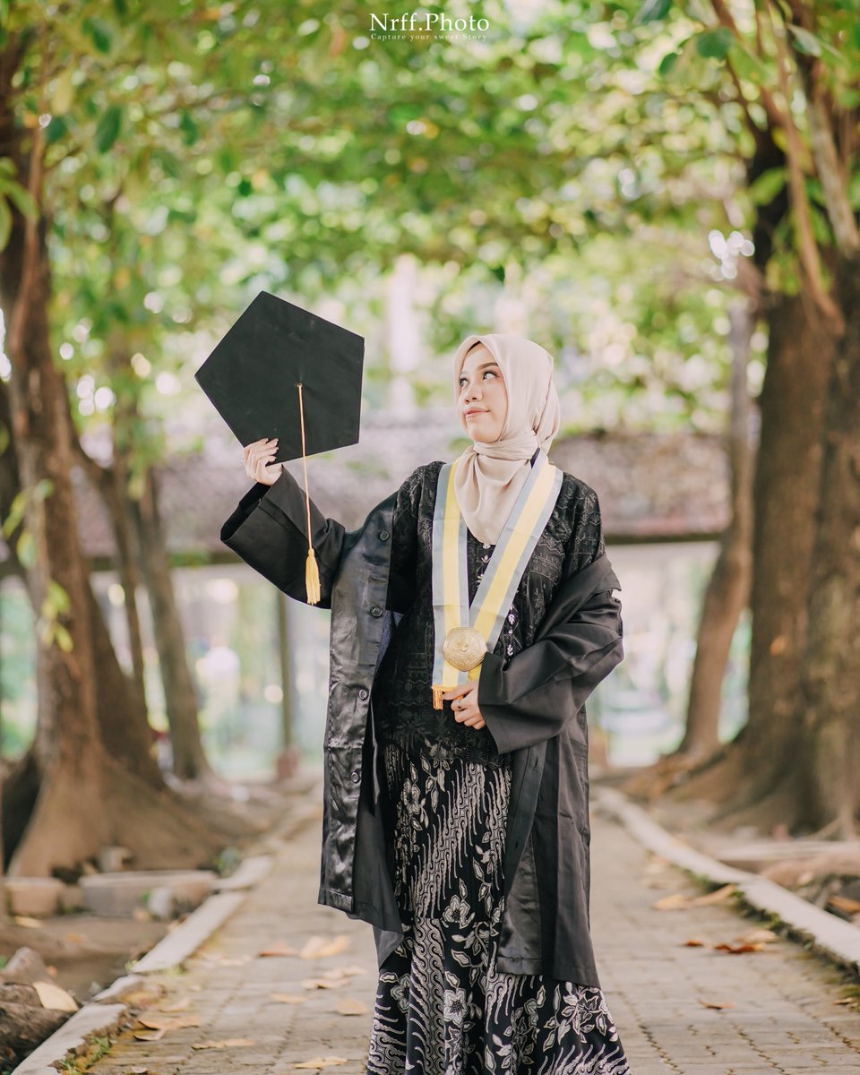 buat kalian yang sedang nyari fotografer buat mengabadikan momen wisuda kalian bisa nih hubungi kami. untuk foto wisuda nya nanti outdoor dan kalian bebas pilih lokasi nya mau dimana aja😁 

untuk info lebih lanjut bisa hubungi kami via WA (085866312688) atau via IG (<a href="/nrff/">あかりん@らびゅ</a>.co)