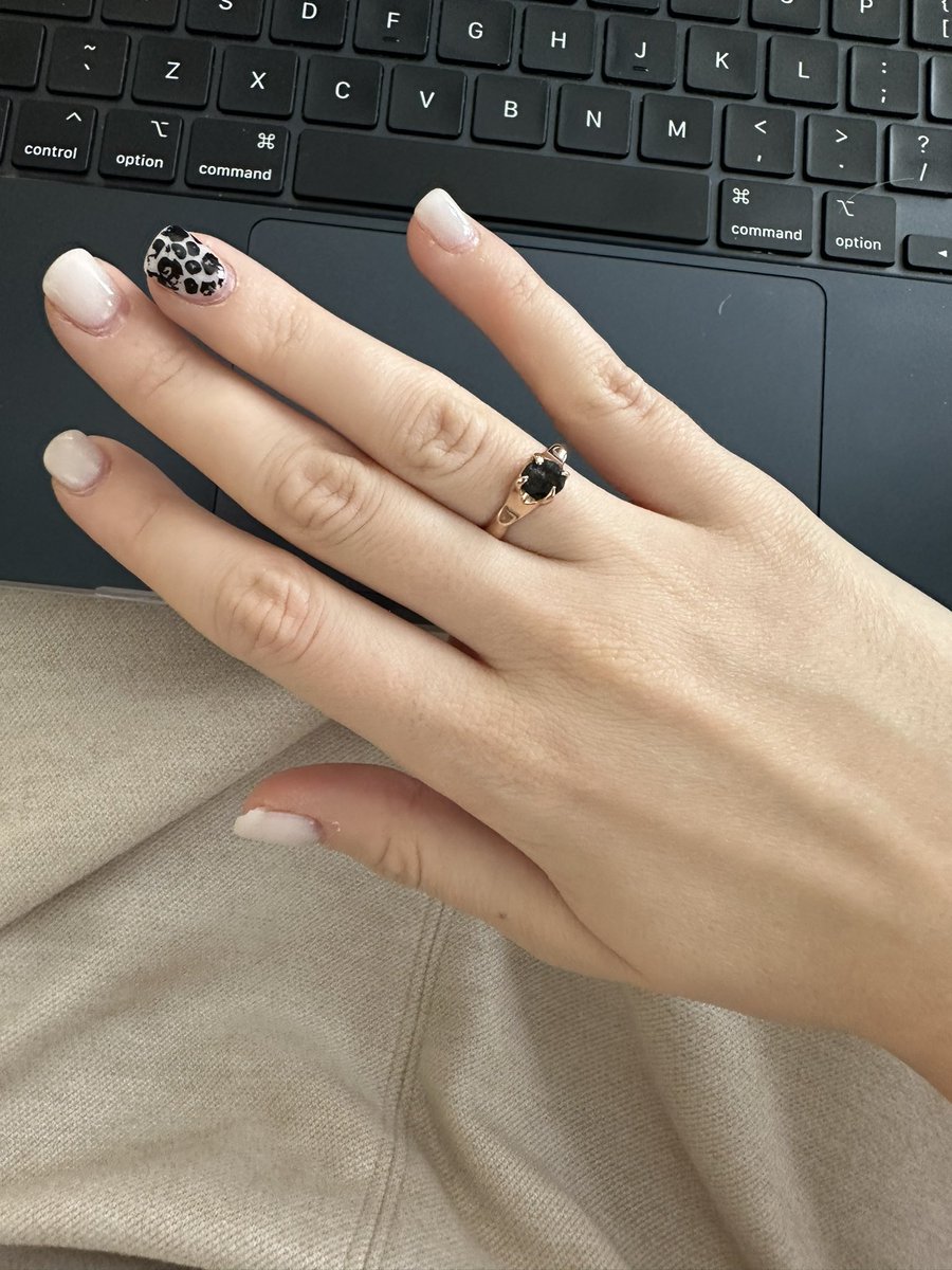 ostless's tweet image. Исполнила мечту: подарила себе кольцо с челябинским метеоритом 🥰
