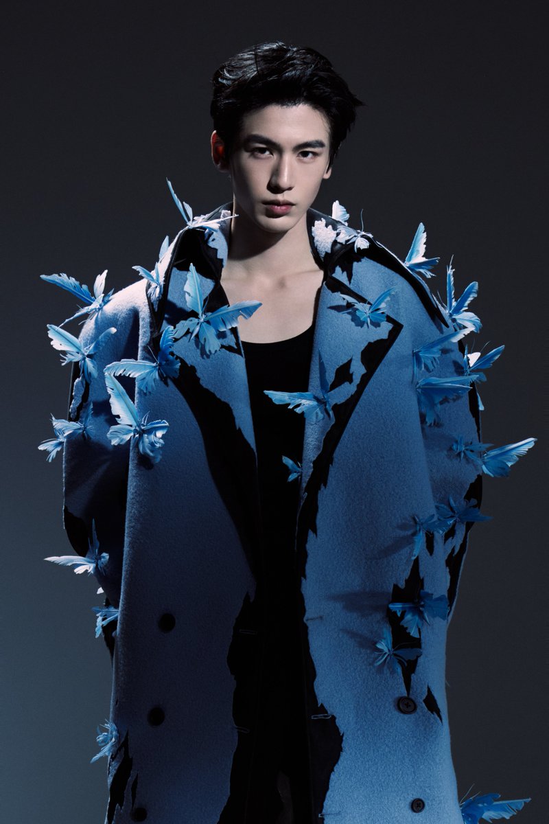 FKShi's tweet photo. #ZhangLingHe studio share photo for attend #VOGUE时尚之力盛会/ VOGUE Forces of Fashion event.
More :
https://t.co/kEf3lcGpbl
~Weibo 17 Oct 2024~ https://t.co/gmnaKmhb7s