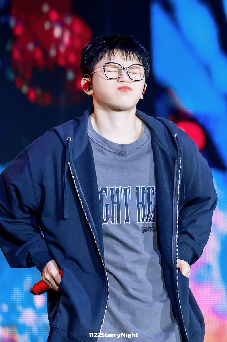 1122StarryNight's tweet photo. 241012 고양콘서트 DAY1

😚😙😗

#우지 #세븐틴 #이지훈
#SEVENTEEN #WOOZI #ウジ 
#李知勳 #李知勋 https://t.co/UYywKUMqTj