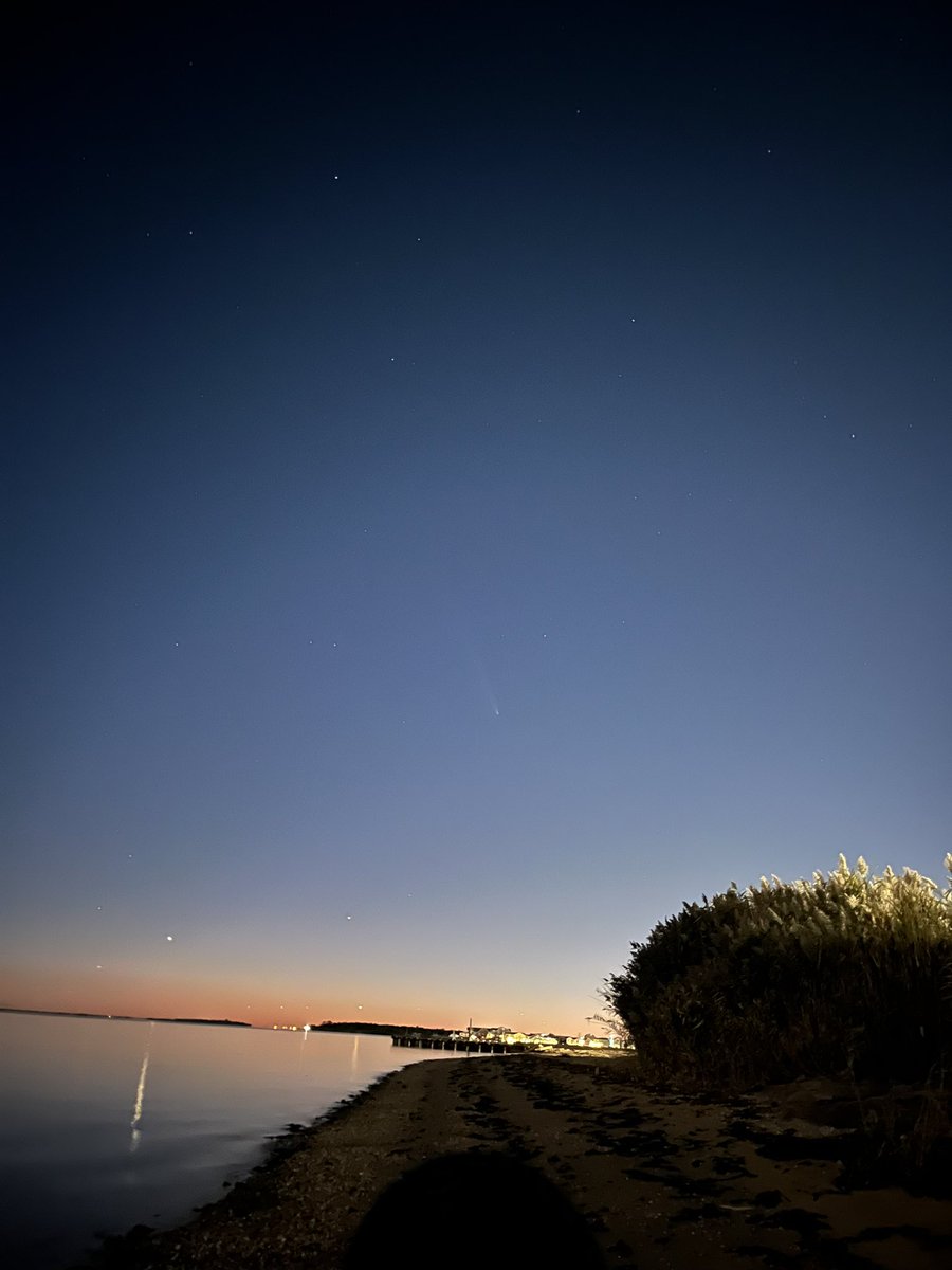 Ang_XoXo17's tweet image. Tsuchinshan-ATLAS C/2023 A3 💫 South Shore, Long Island 10/16/24