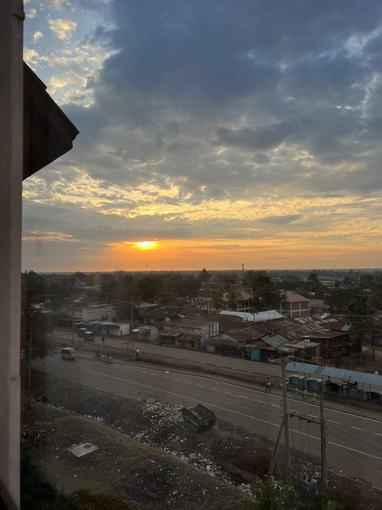 Let’s just say that early Thursday morning in Kisumu did not disappoint. 

Funny how this place gets all hot during the day and it rains in the evening - ever since we arrived here at least.

P.S. - We still have our trash. 🤦🏾‍♀️

#nature #sunrise #Africa #Kenya #Kisumu #human