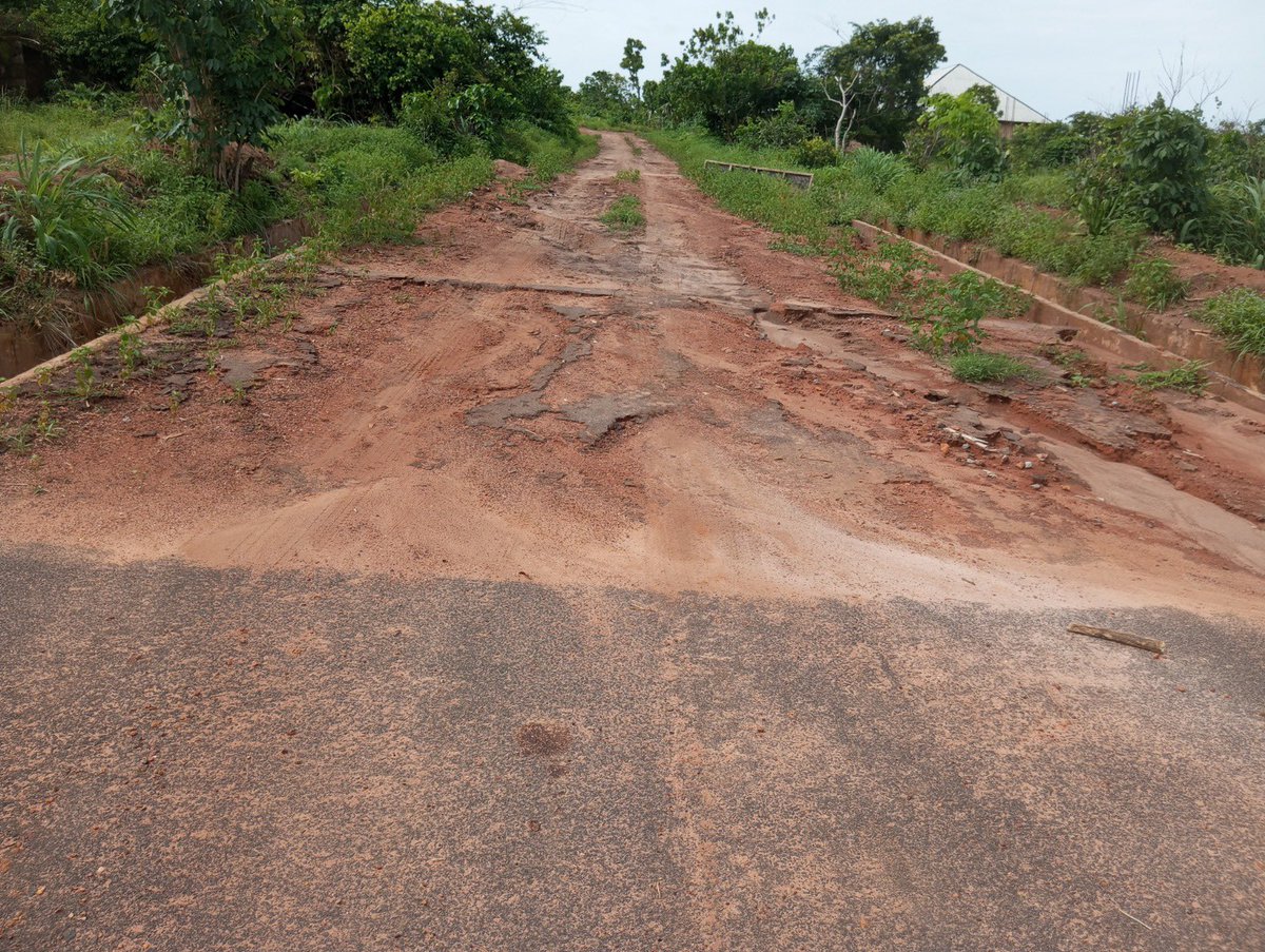 BudgITng's tweet photo. N218.5 million for this? Where’s the rest of the road, Senator Orji Uzor Kalu?

This is a 600-metre road project constructed for N218.5 million under the Federal Co-operative College Oji River, Enugu, and facilitated by Senator Orji Uzor Kalu, @OUKtweets.

The road was supposed to be 1 km for N150 million, but we got a POORLY done 600 metres road. How is this acceptable?

Meanwhile, Tramstek LTD received N66.7m on June 15, 2023, and another N66.7m on December 11, 2023. Then Ice Target Global Ltd received N85m on December 12, 2023.

Half a road, twice the cost! Who are we kidding? #TheBudgetisaMess