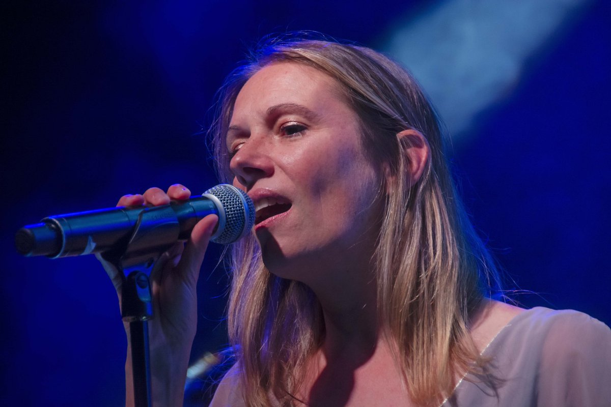 La fantástica <a href="/adelinesmusic/">Adeline</a> no se perderá el concierto de este viernes en <a href="/Almo2bar/">Almo2Bar Bcn</a> … Y TÚ? TE LO VAS PERDER?
Consigue ya tus entradas anticipadas aquí: entradium.com/events/alma-de… VENIROOOOOOSSSS!!!
.
📸 Foto 1 @eugeniabavaro 
📸 Foto 2 @begope_pics